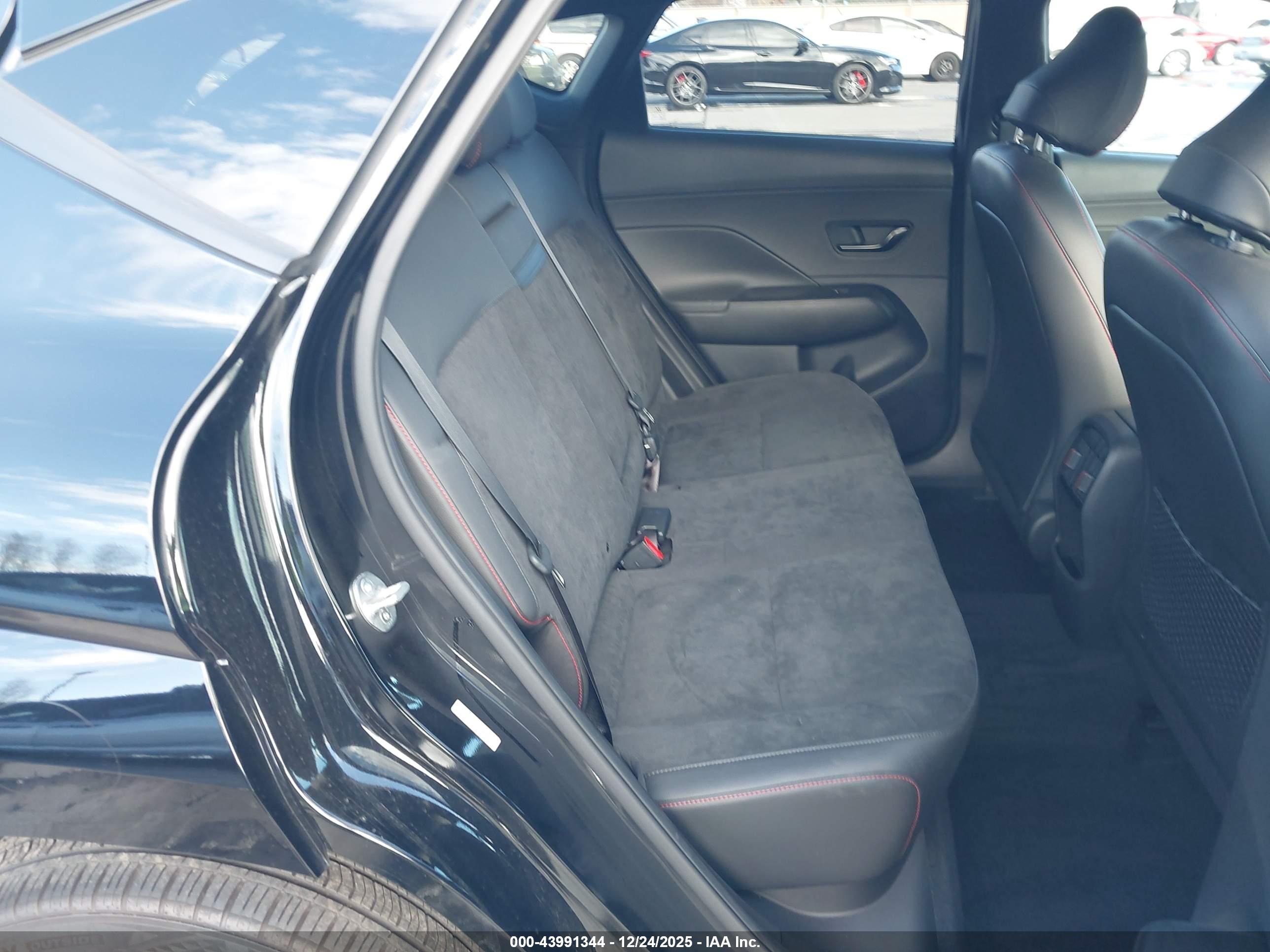 HYUNDAI KONA image 8