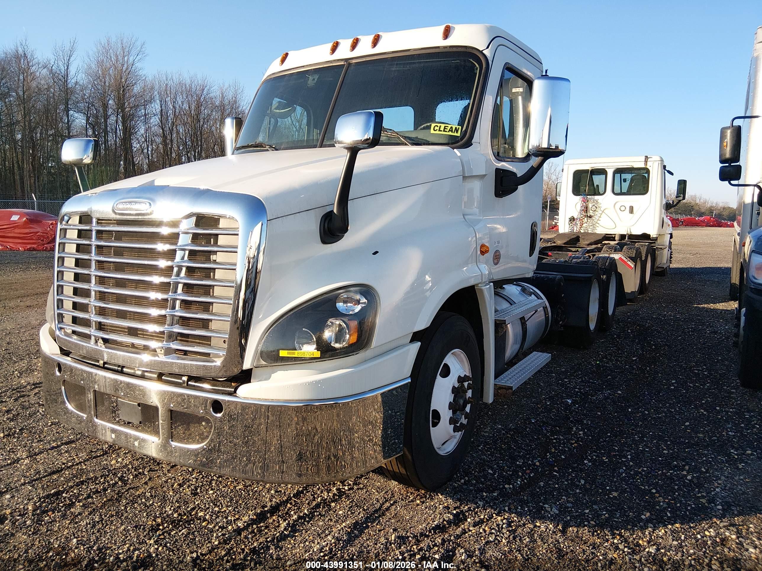FREIGHTLINER CASCADIA image 2