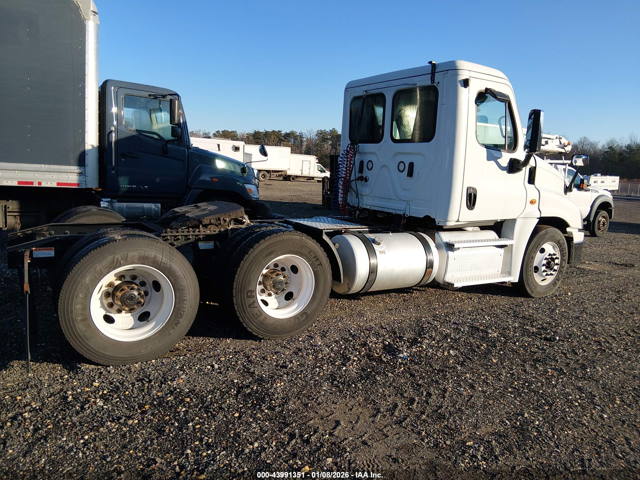 FREIGHTLINER CASCADIA image 4