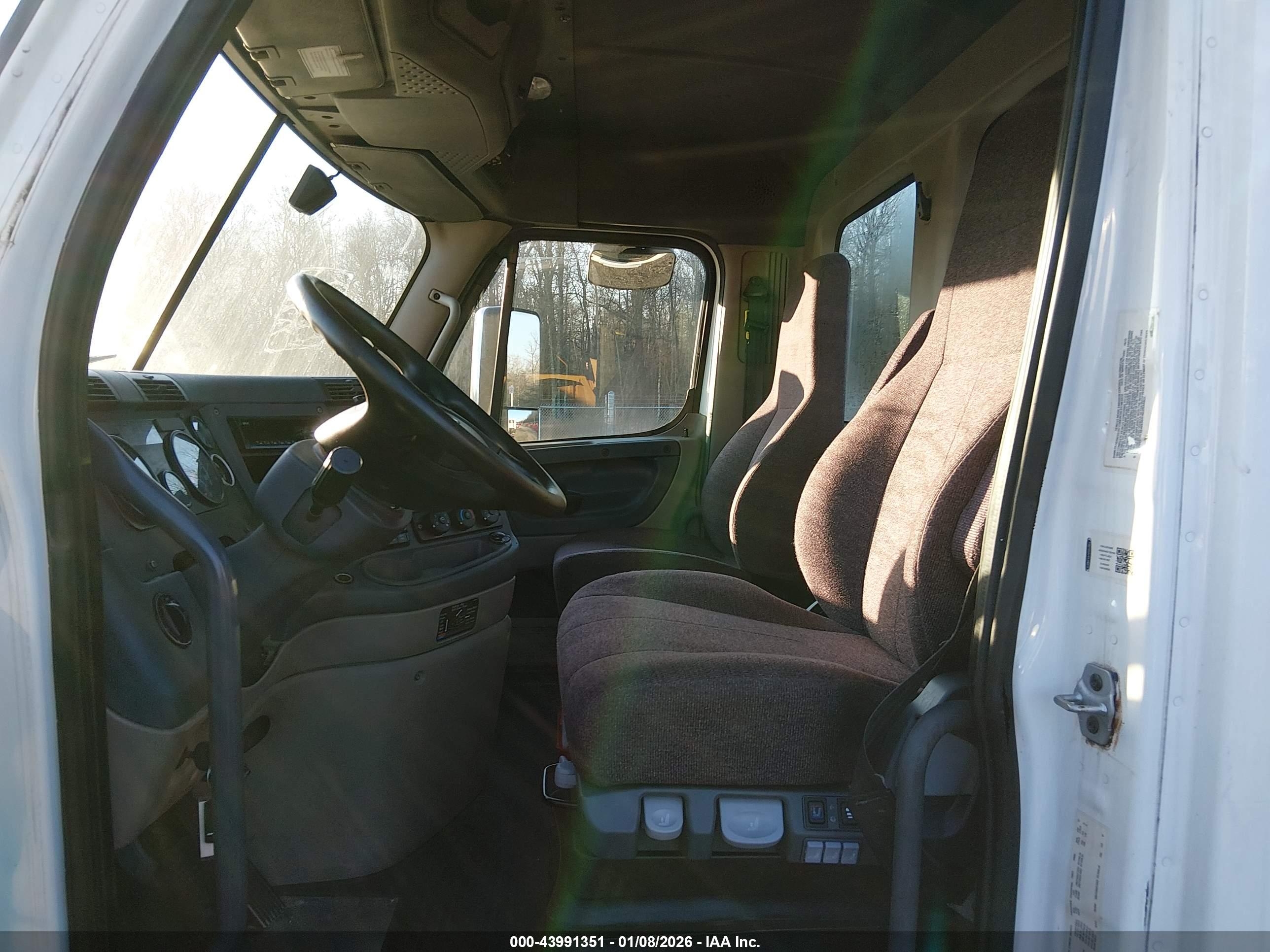 FREIGHTLINER CASCADIA image 7