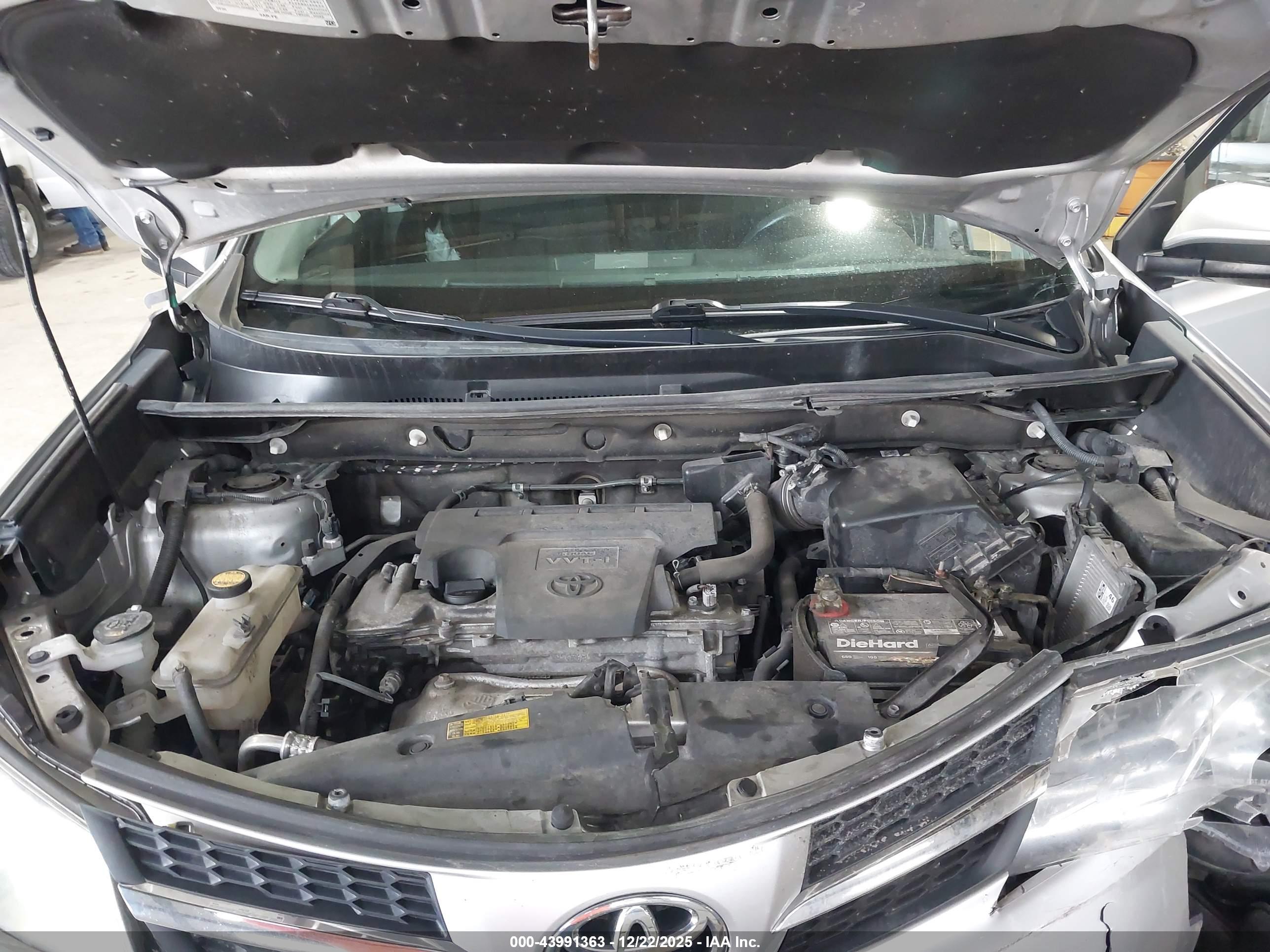 TOYOTA RAV4 image 10