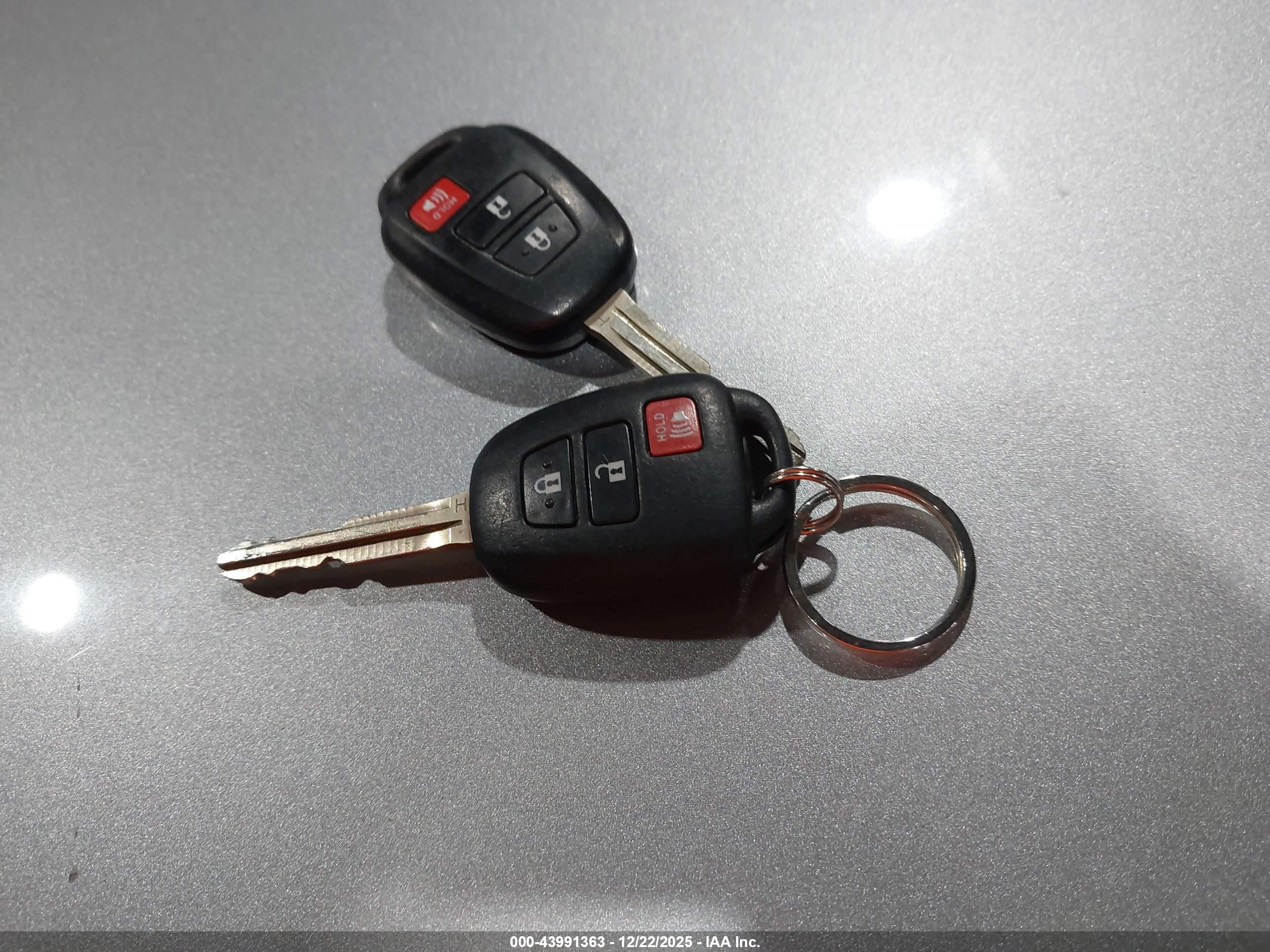 TOYOTA RAV4 image 11