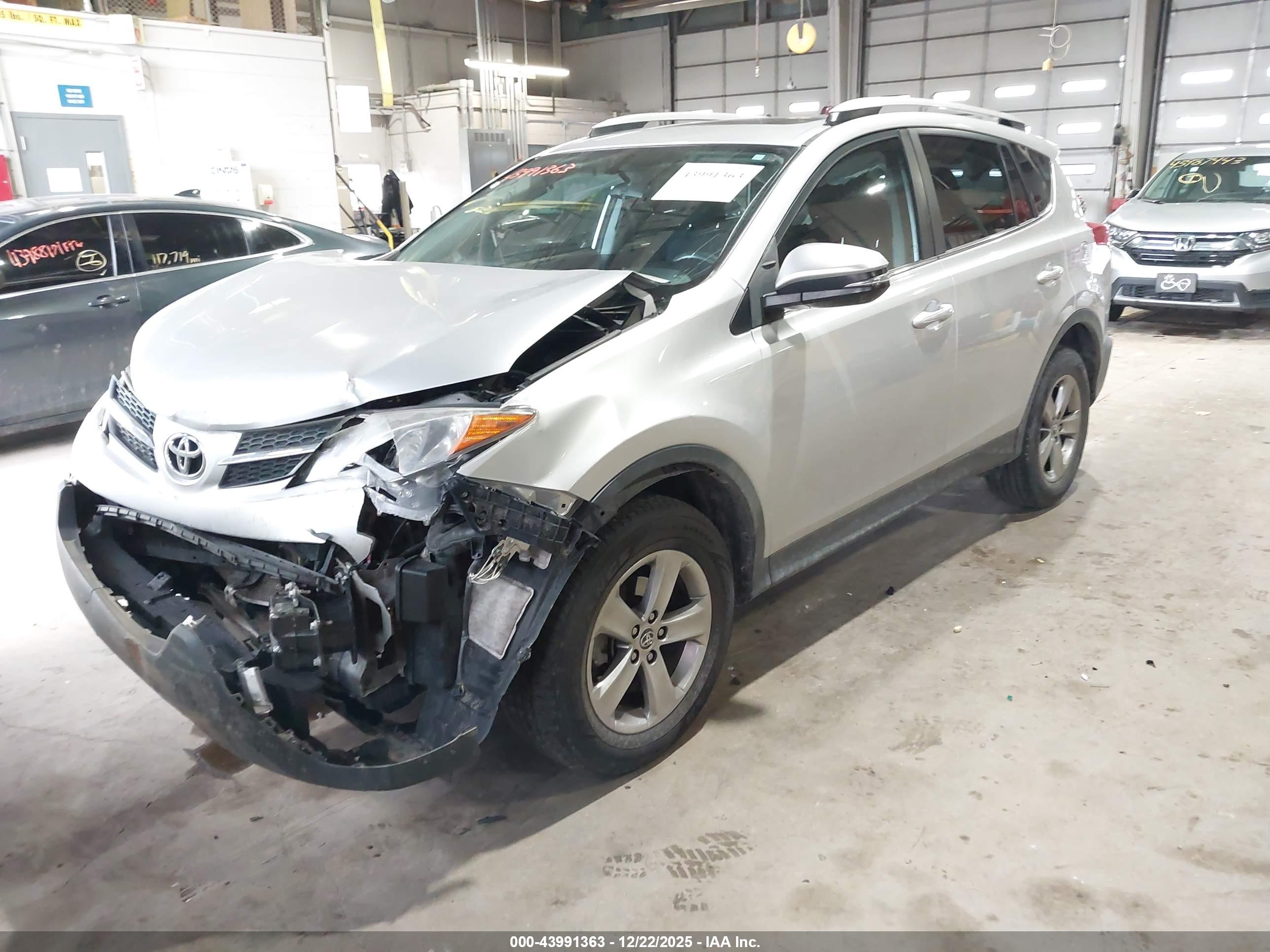 TOYOTA RAV4 image 2