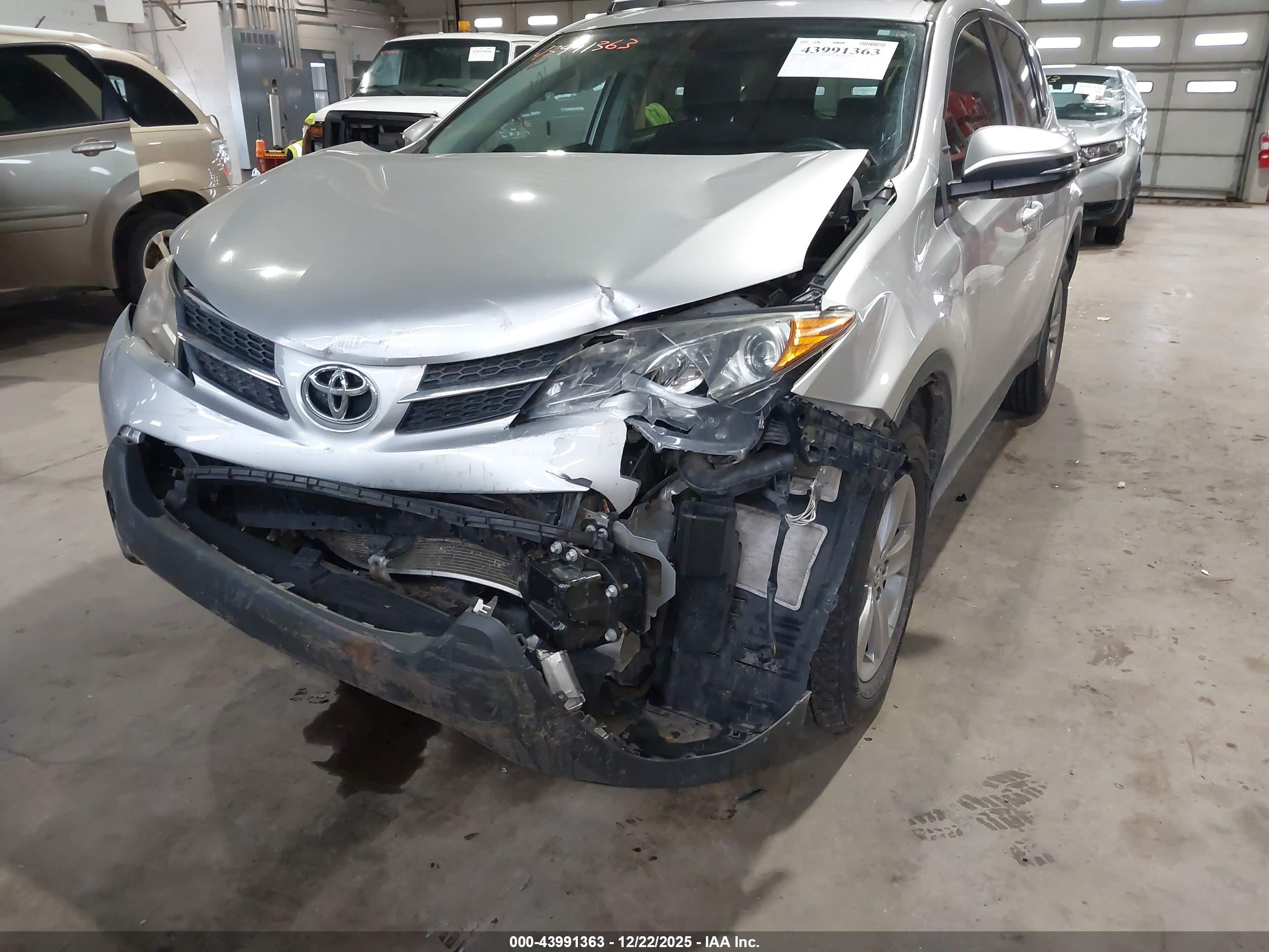 TOYOTA RAV4 image 6