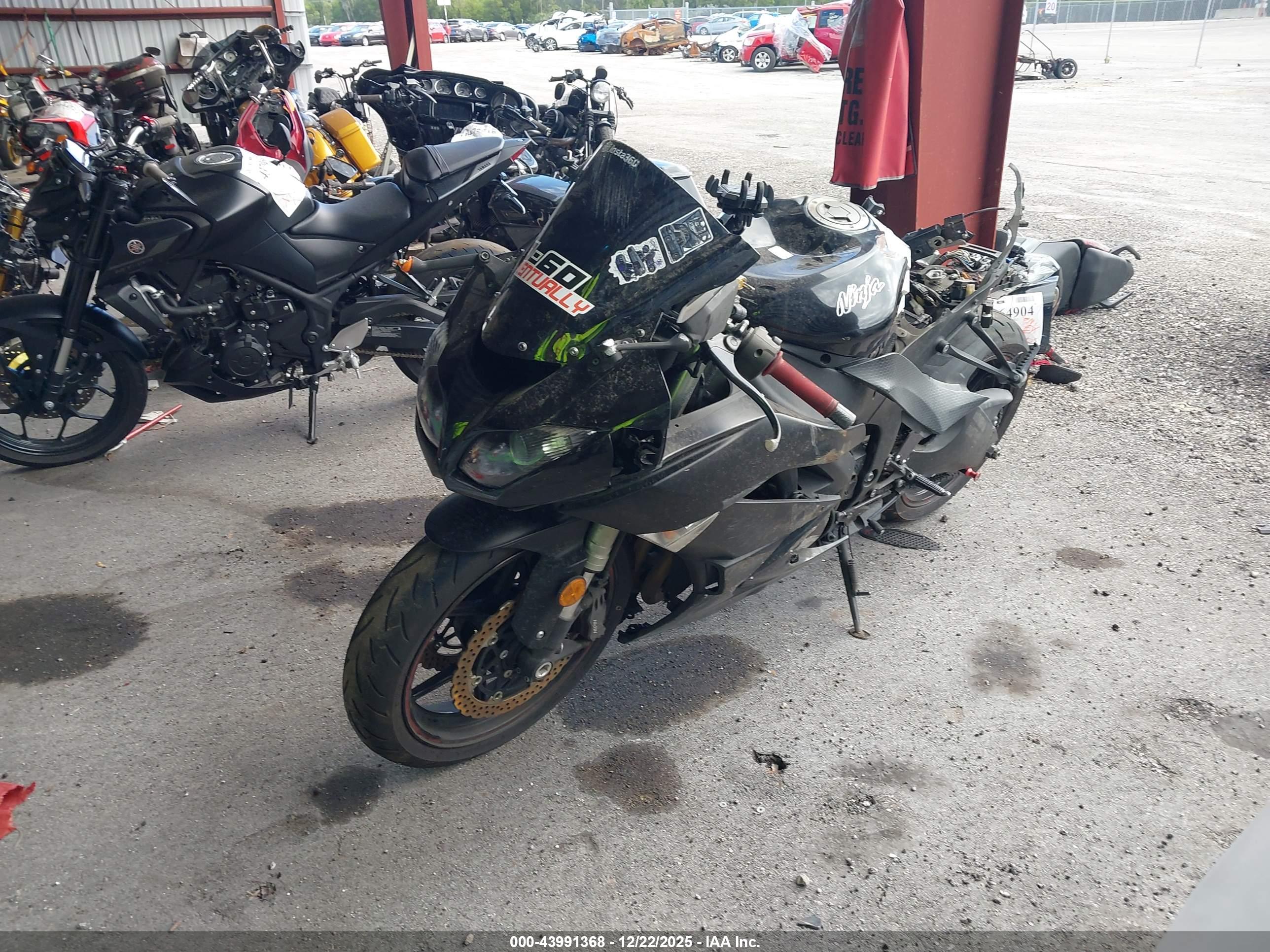 KAWASAKI ZX600 image 2