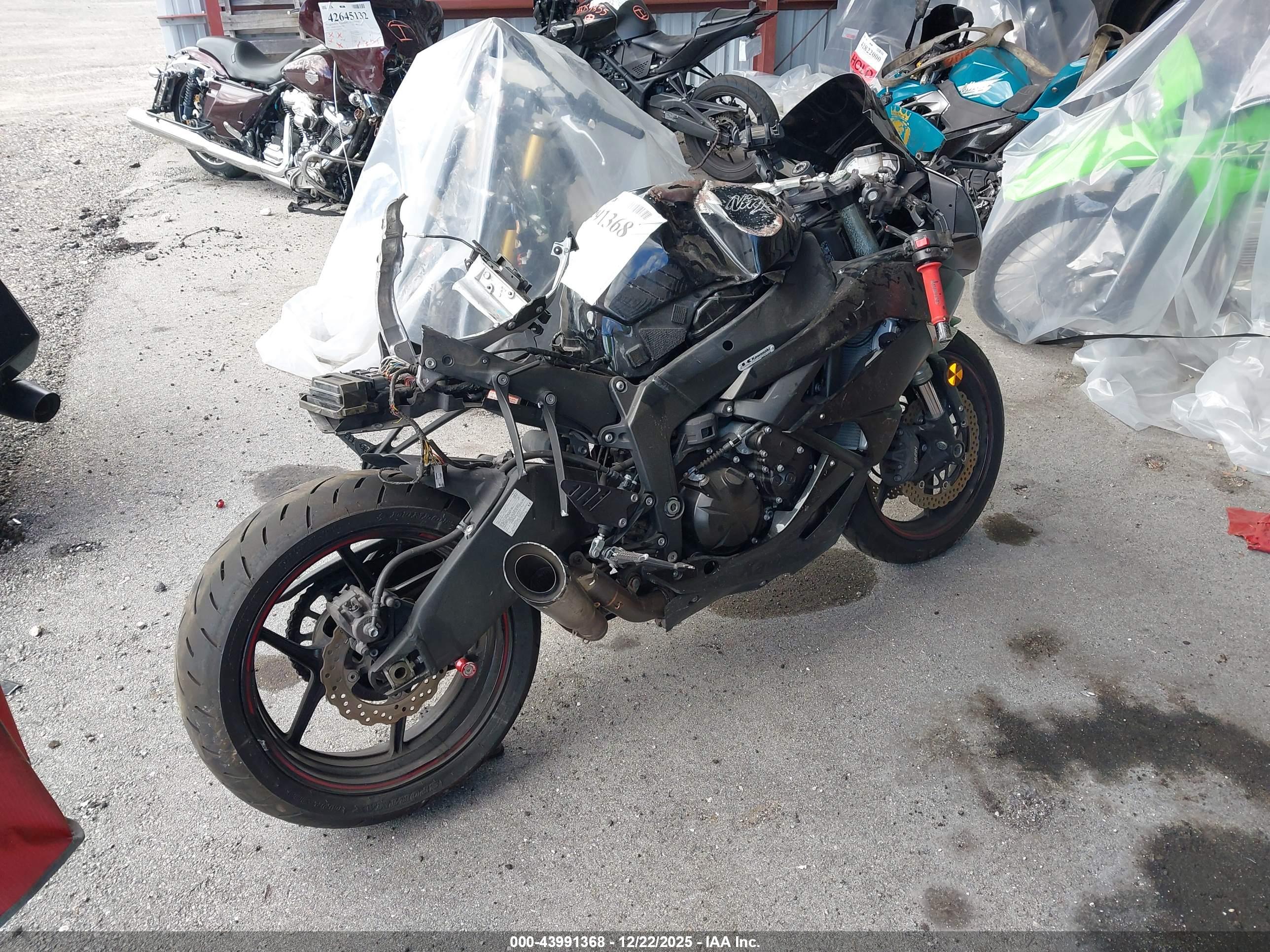 KAWASAKI ZX600 image 4