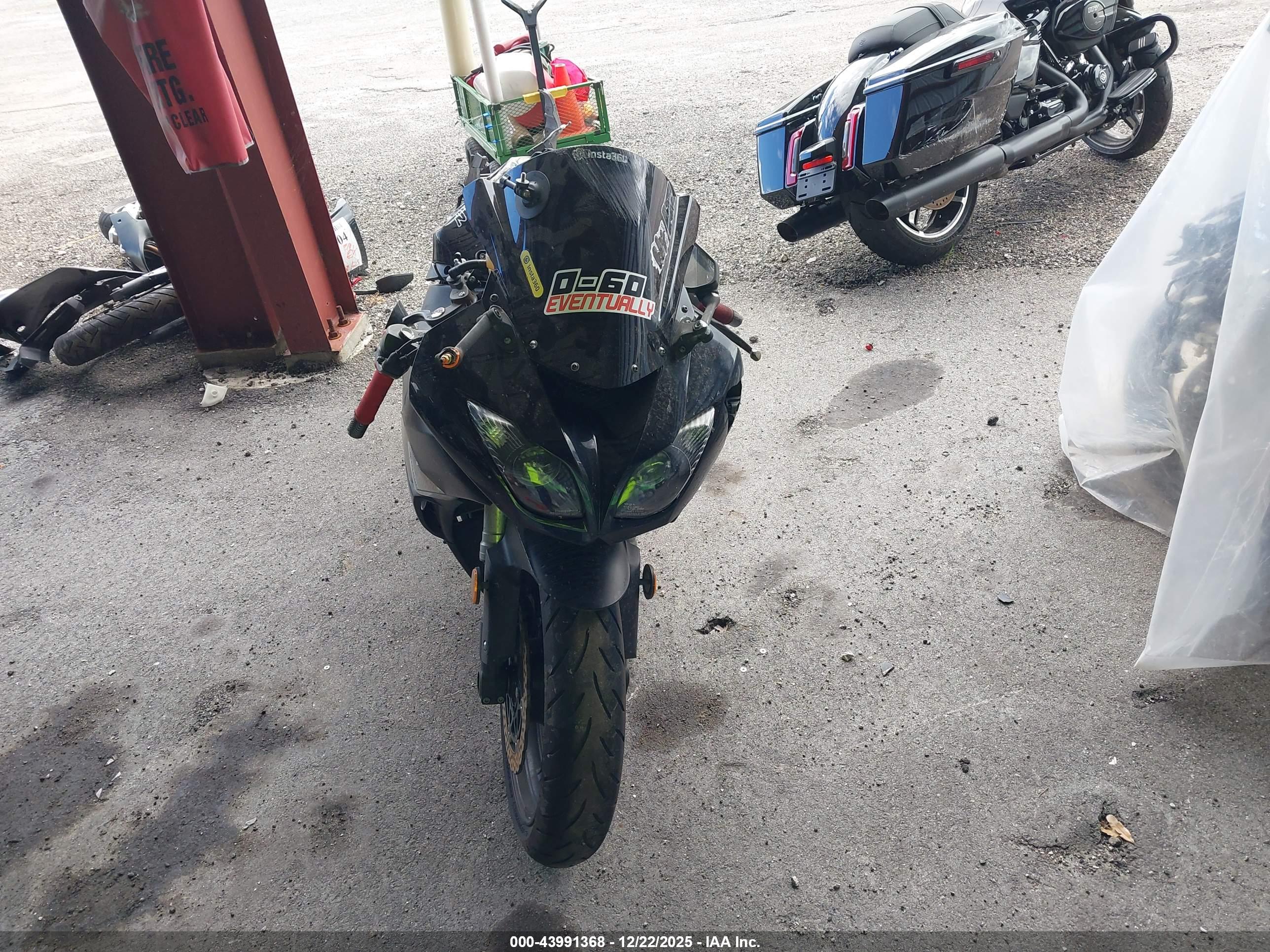 KAWASAKI ZX600 image 5