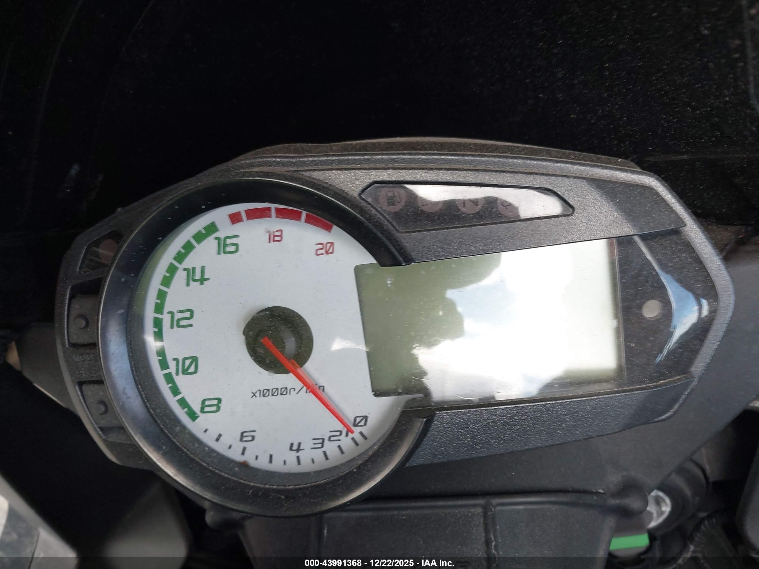 KAWASAKI ZX600 image 7