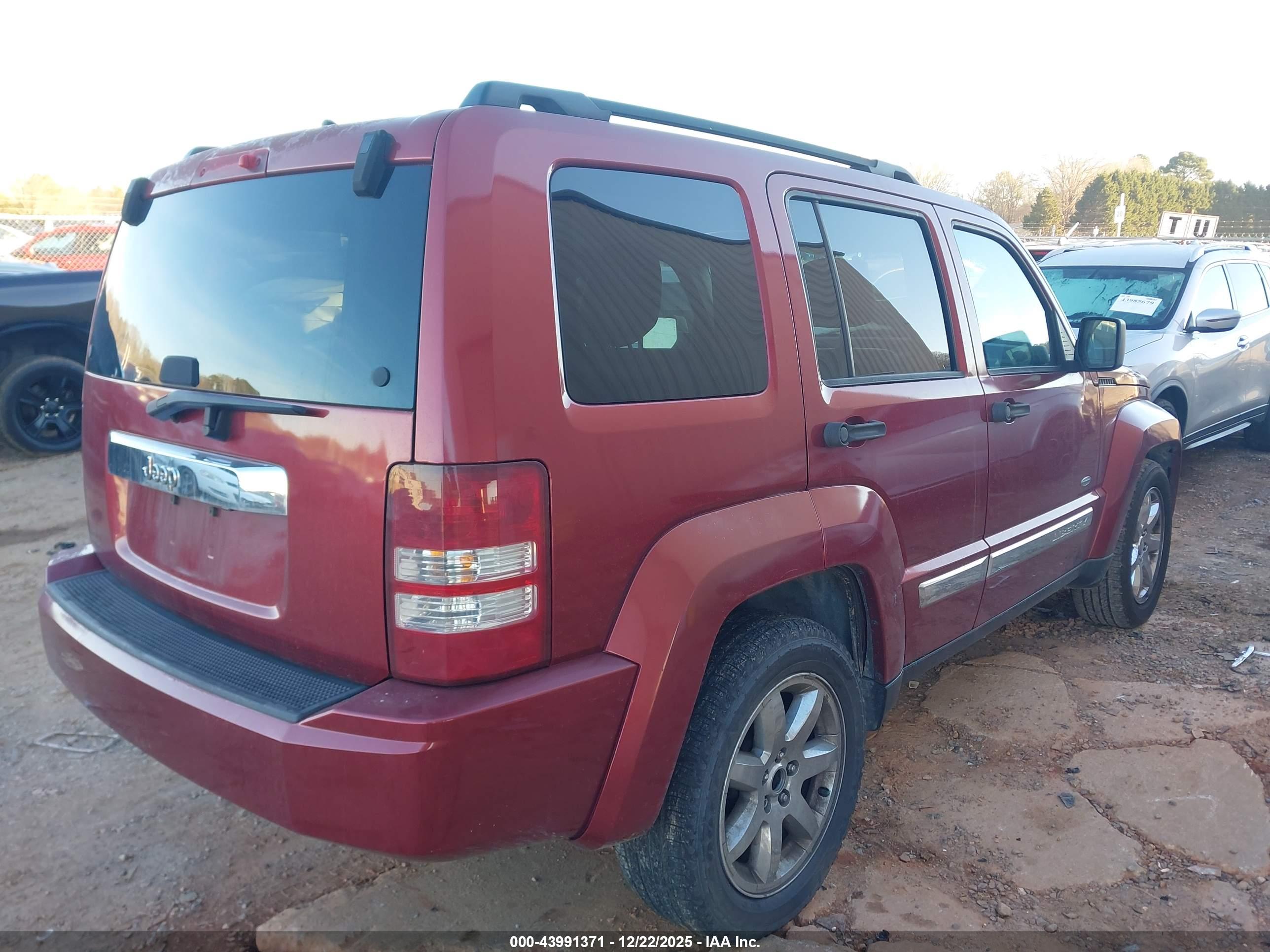 JEEP LIBERTY image 4