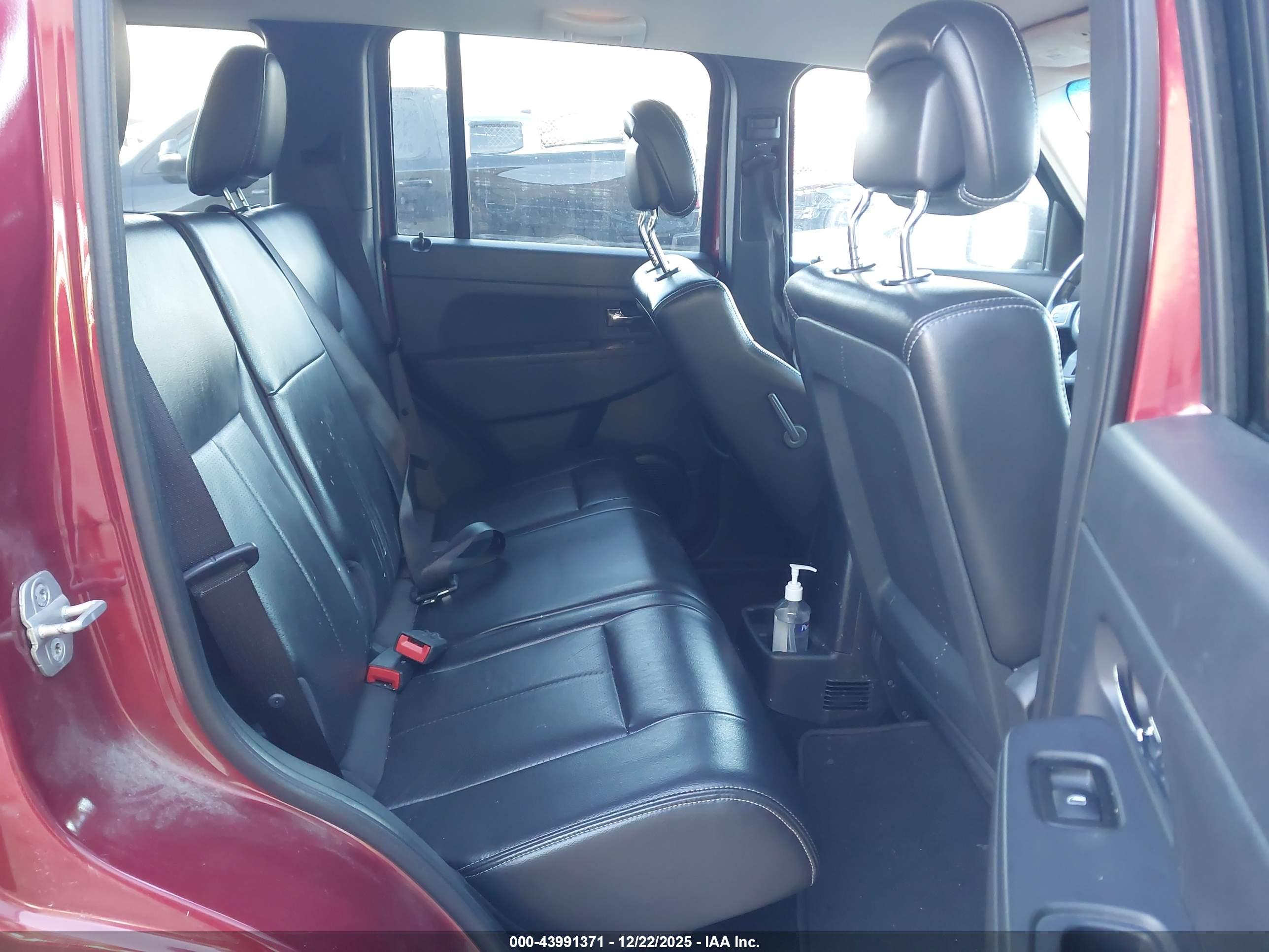 JEEP LIBERTY image 8