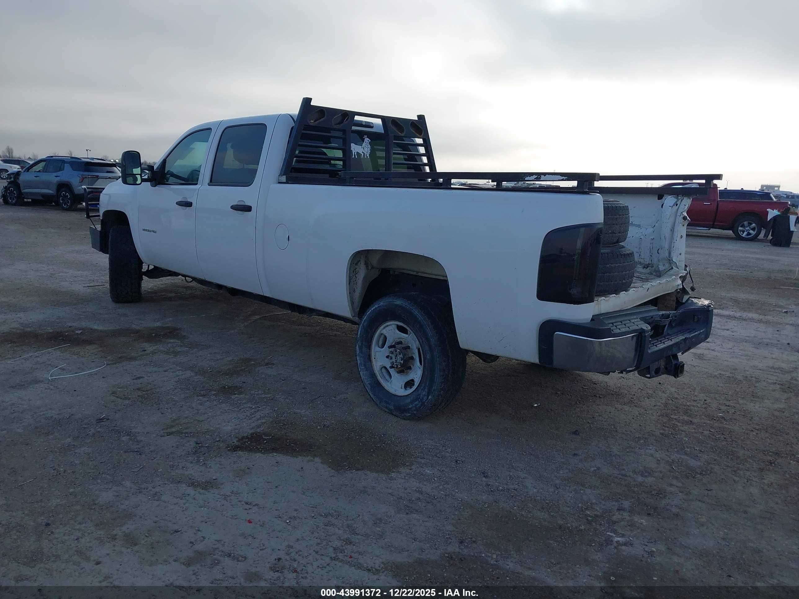 CHEVROLET SILVERADO image 3