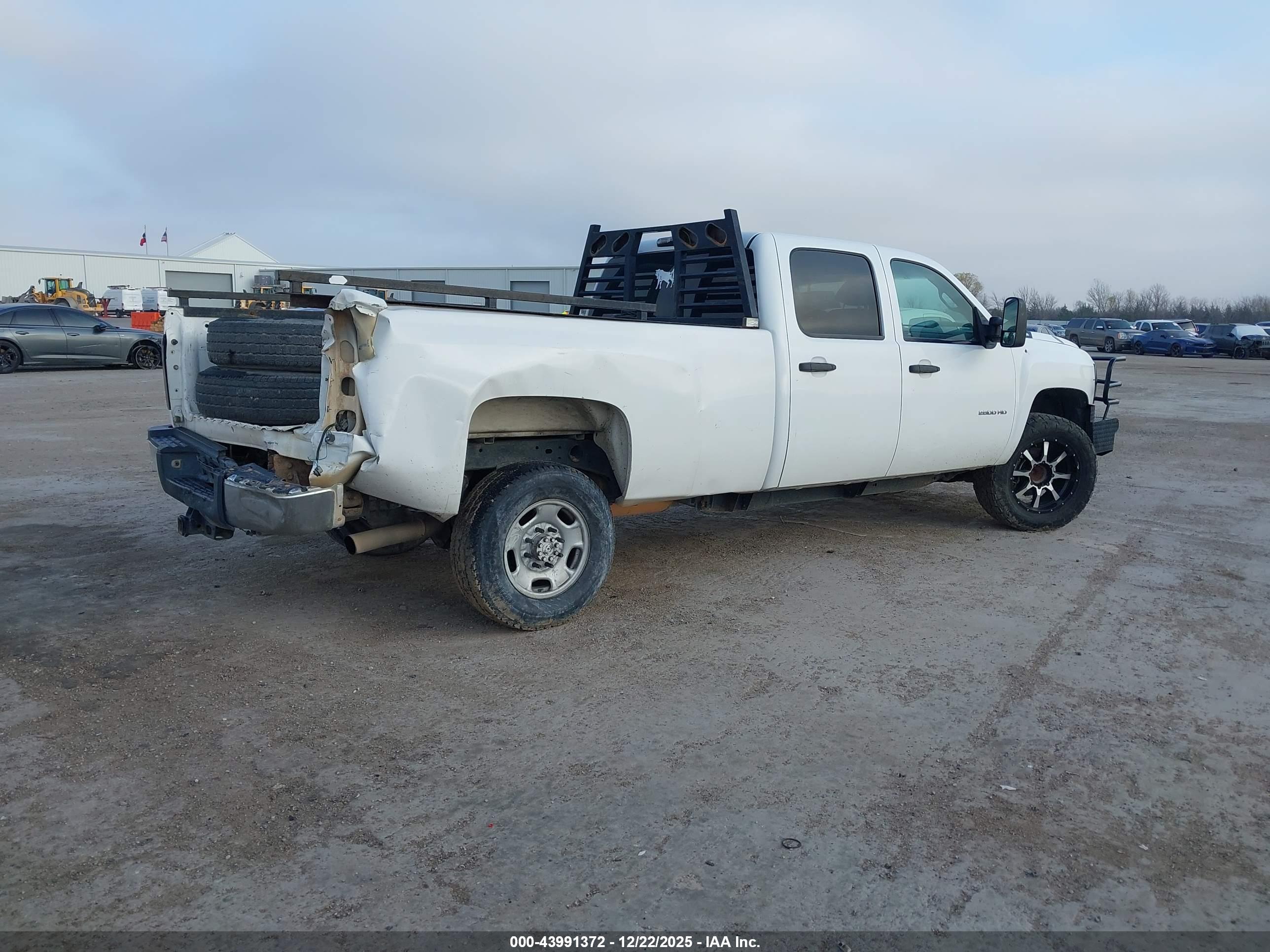 CHEVROLET SILVERADO image 4