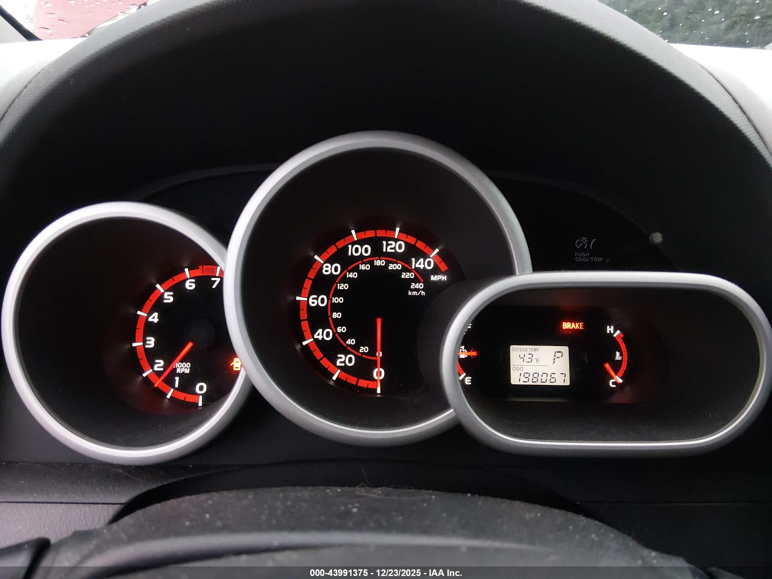 PONTIAC VIBE image 7