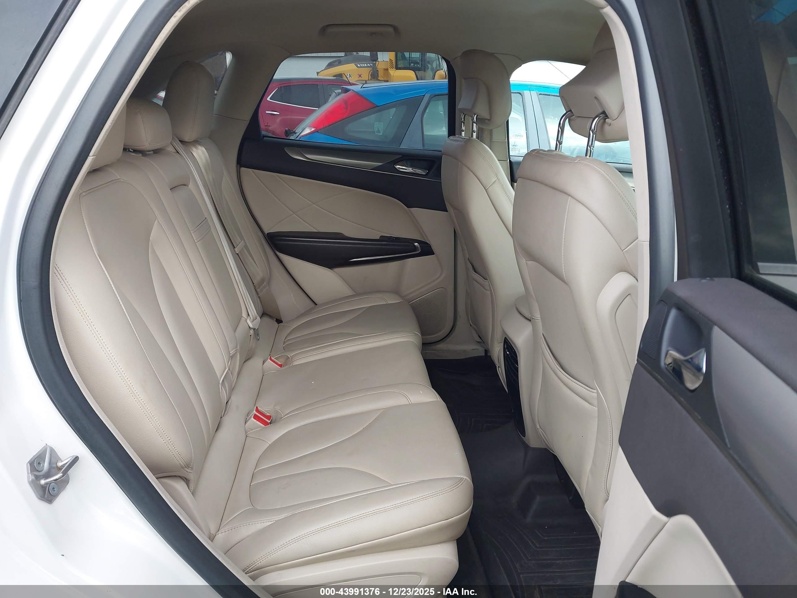LINCOLN MKC image 8