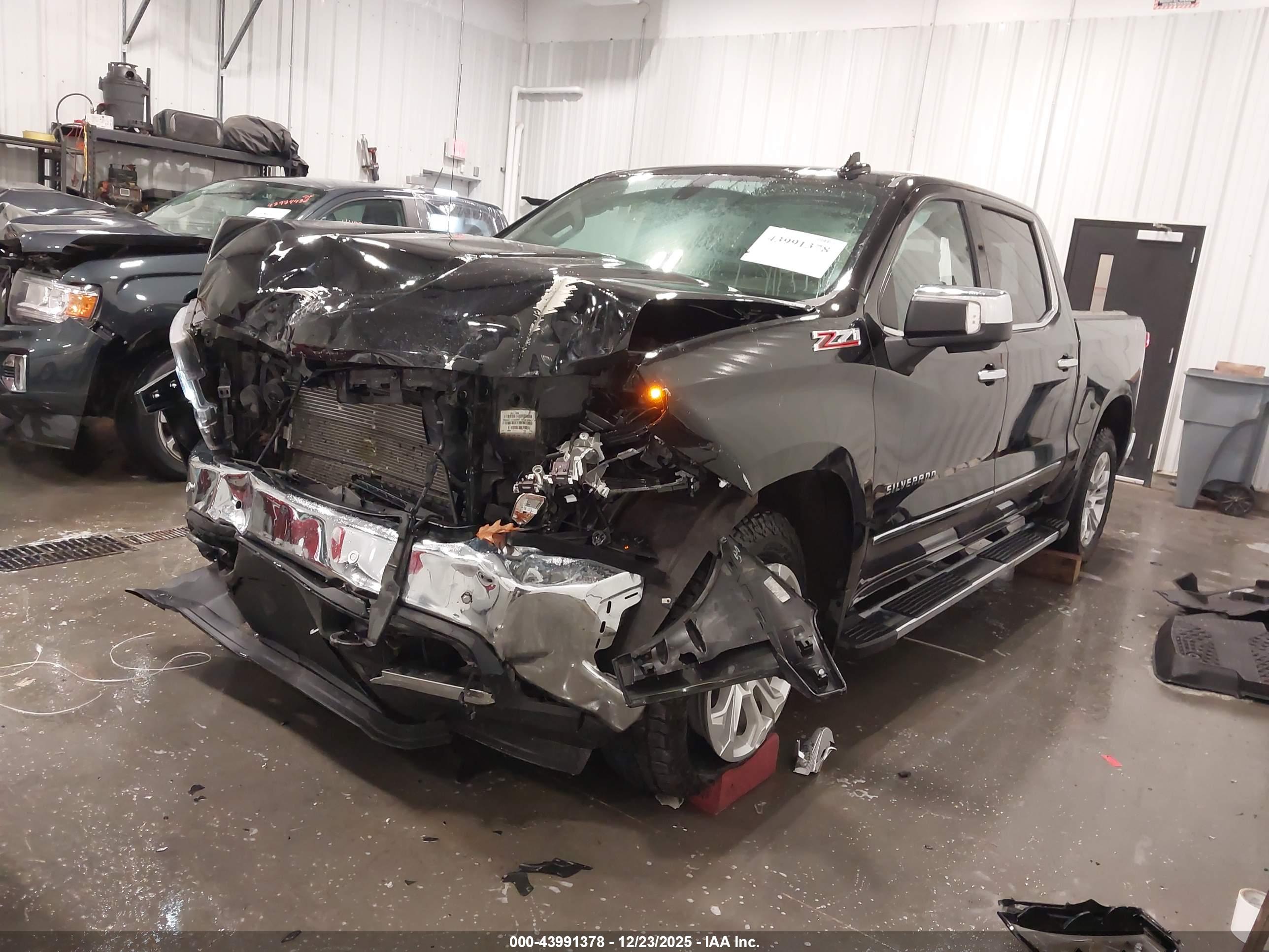 CHEVROLET SILVERADO image 2
