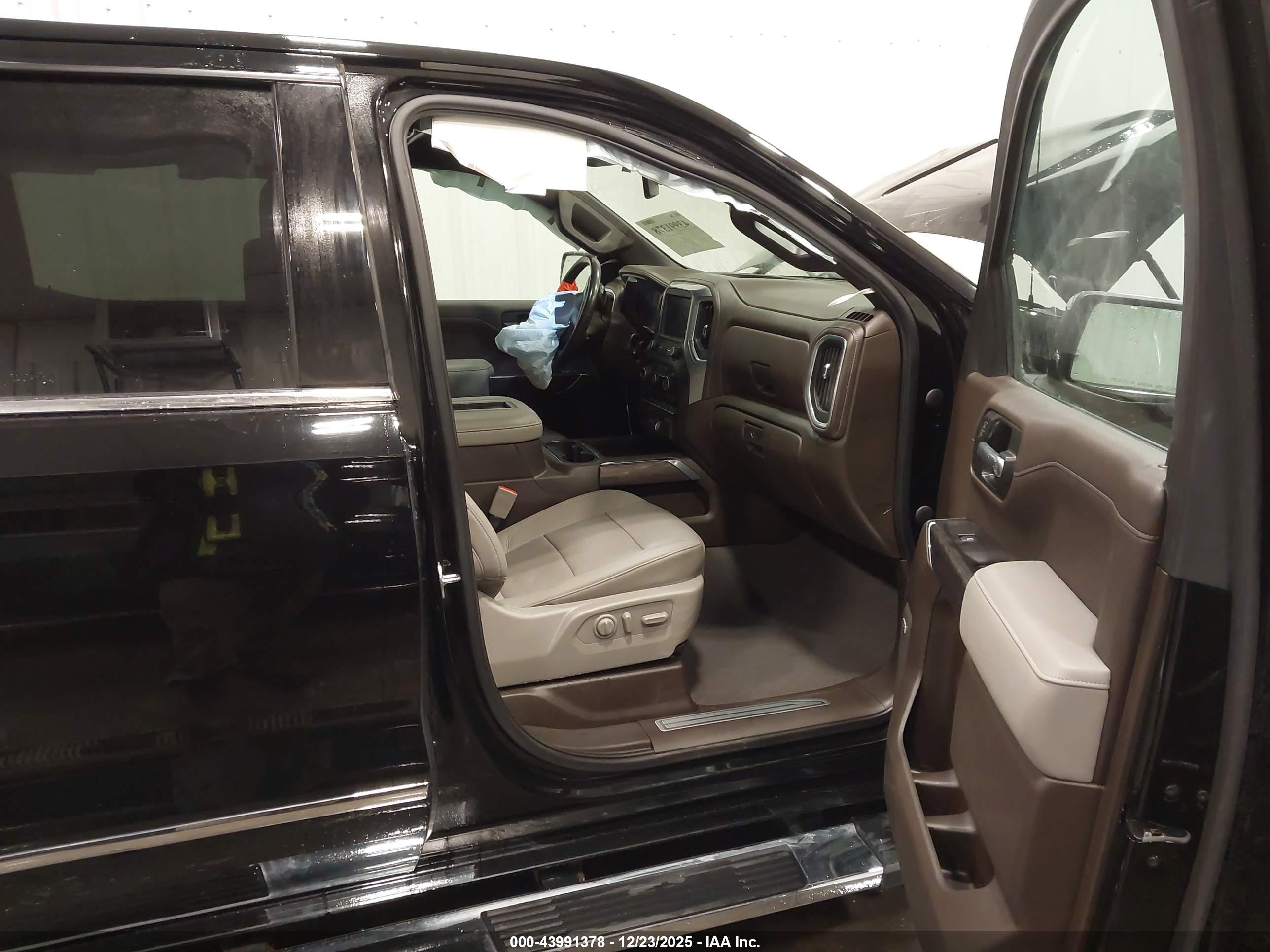 CHEVROLET SILVERADO image 5