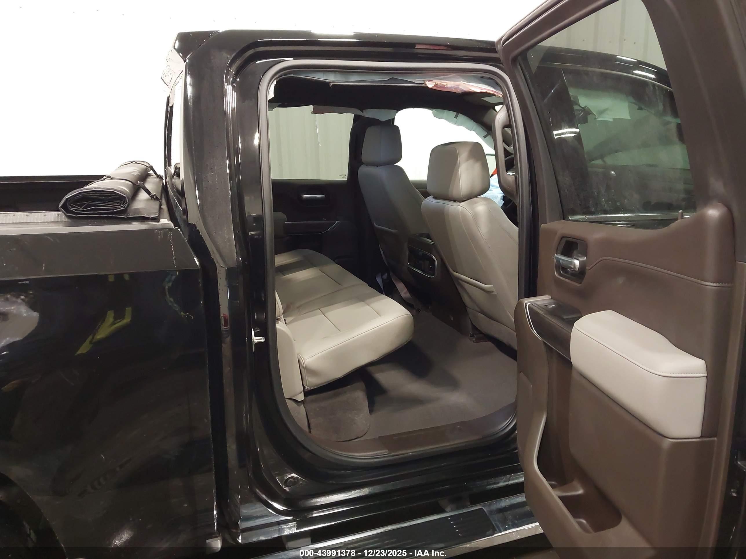CHEVROLET SILVERADO image 8