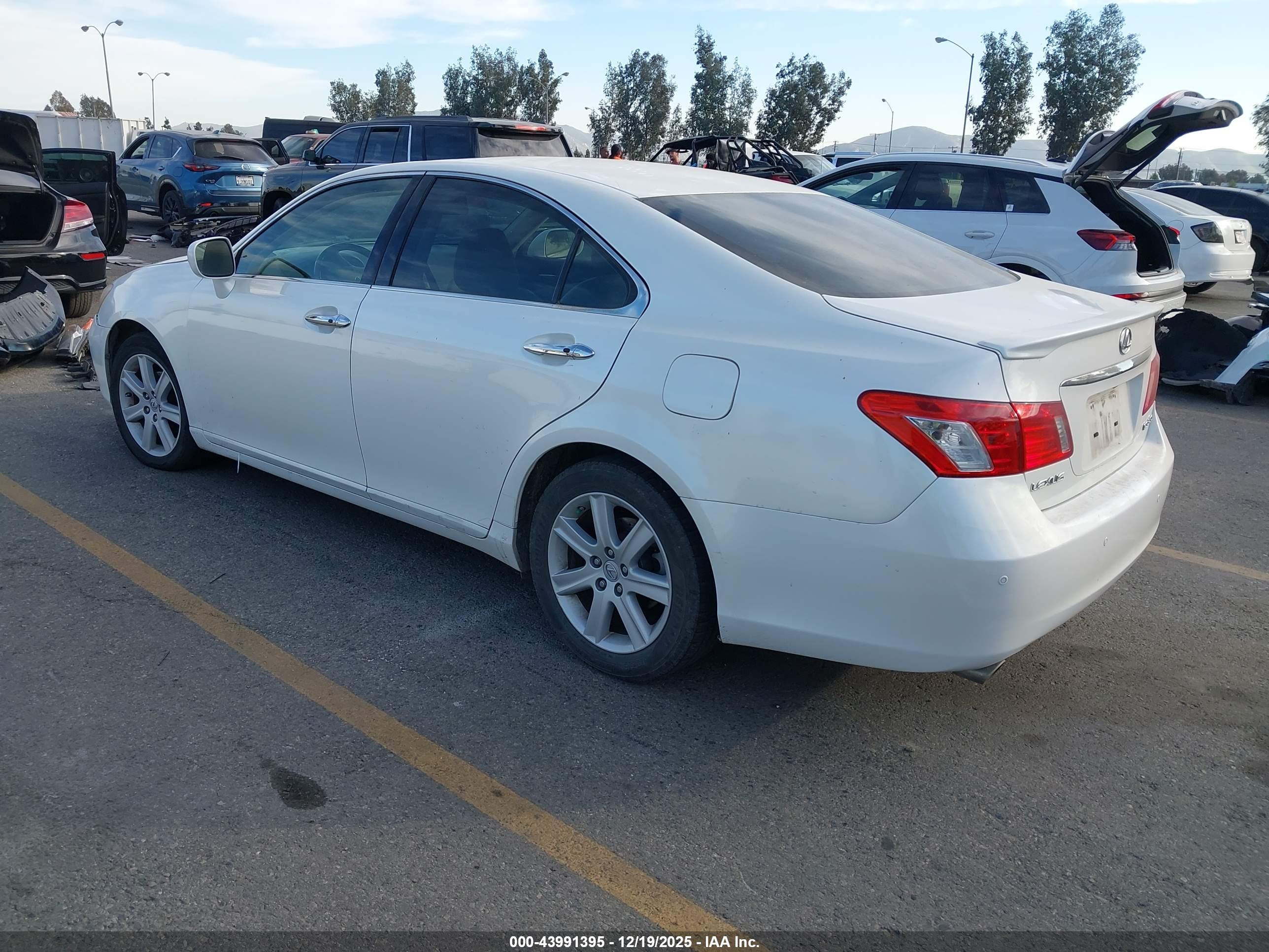LEXUS ES image 3