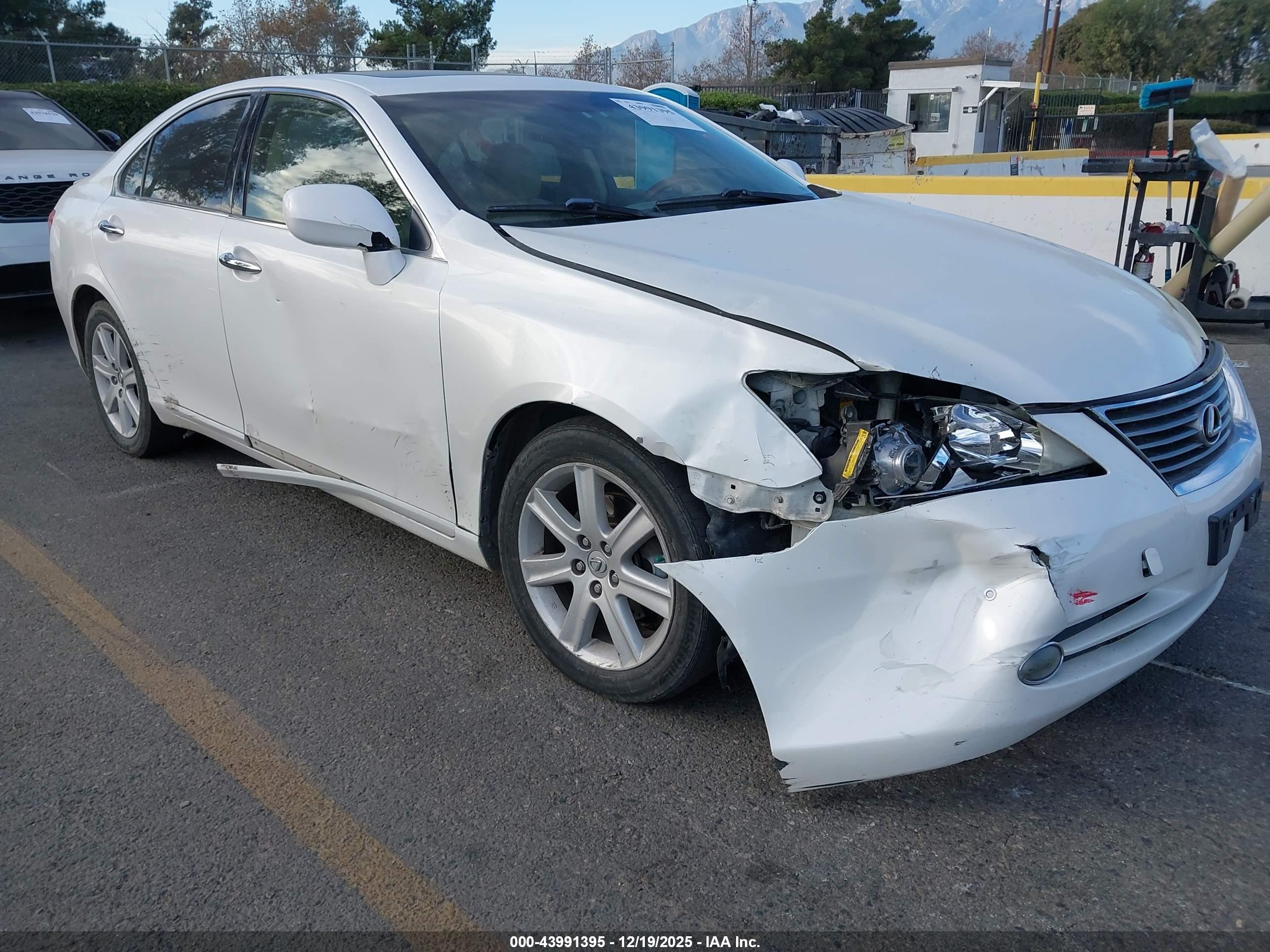 LEXUS ES image 6