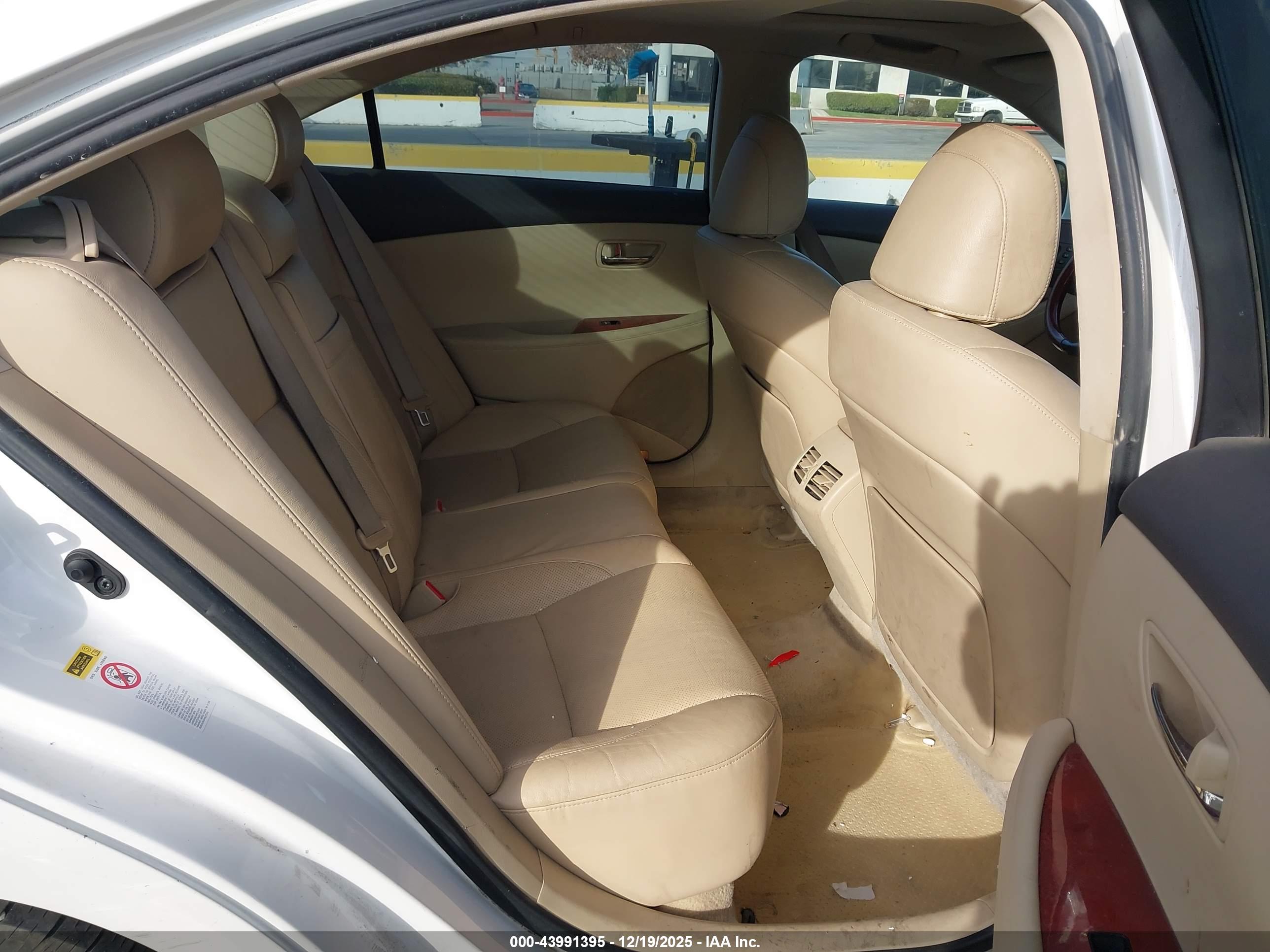 LEXUS ES image 8