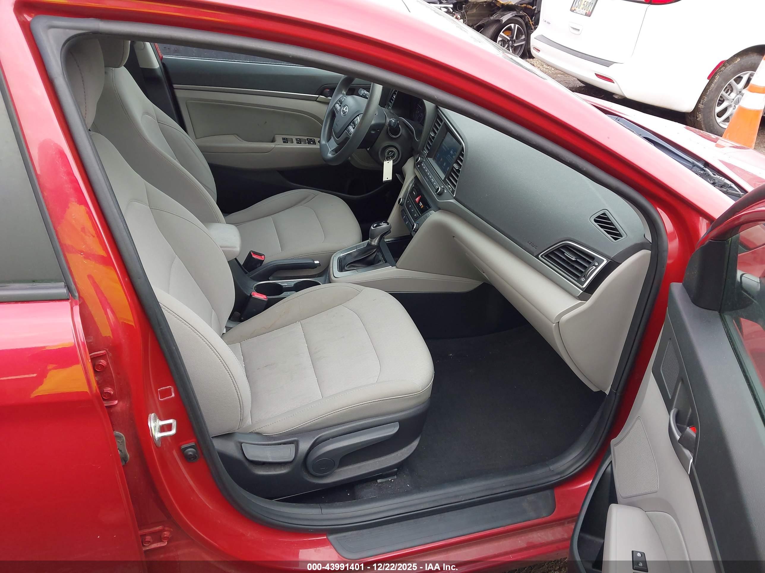 HYUNDAI ELANTRA image 5