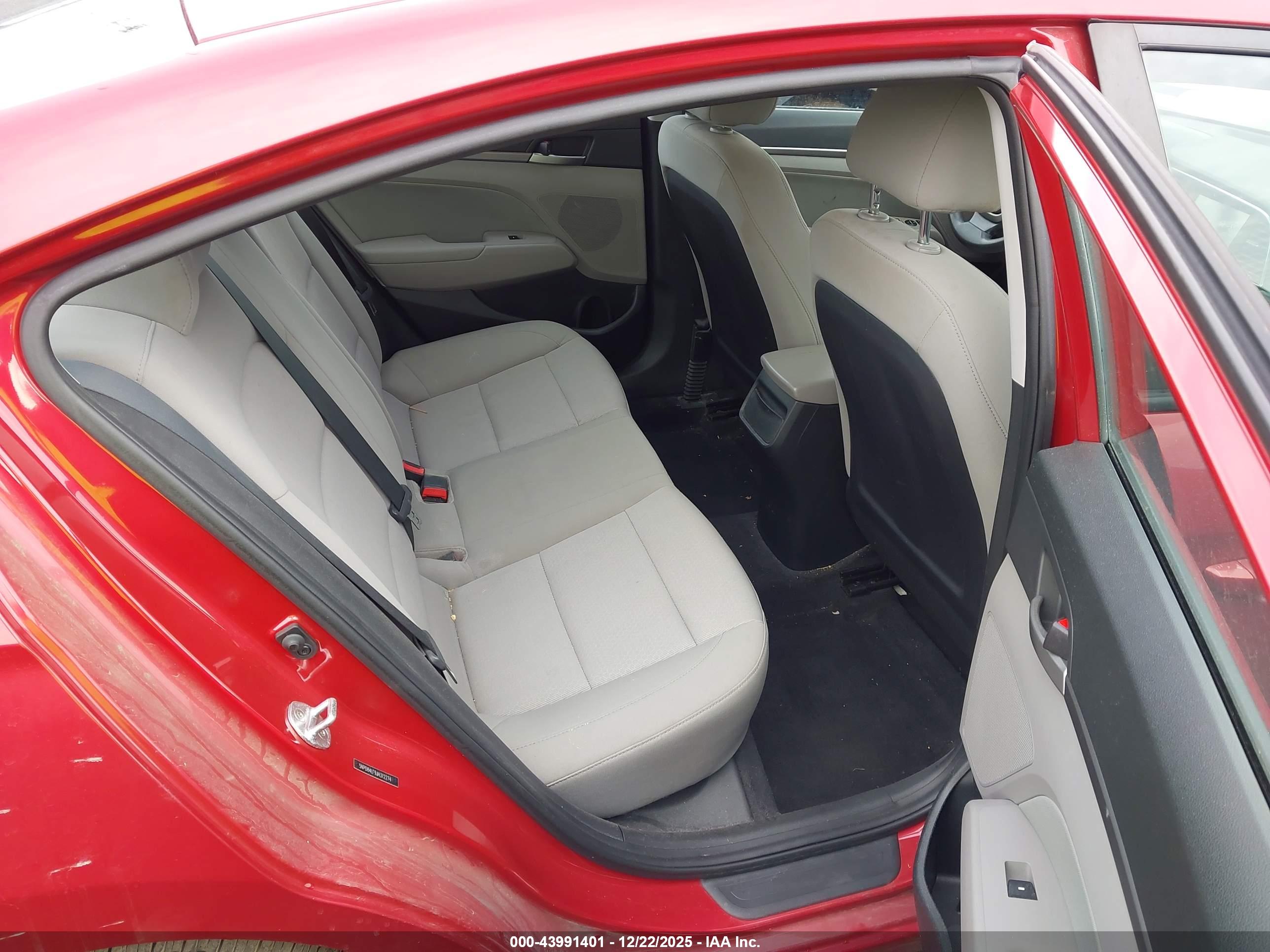 HYUNDAI ELANTRA image 8