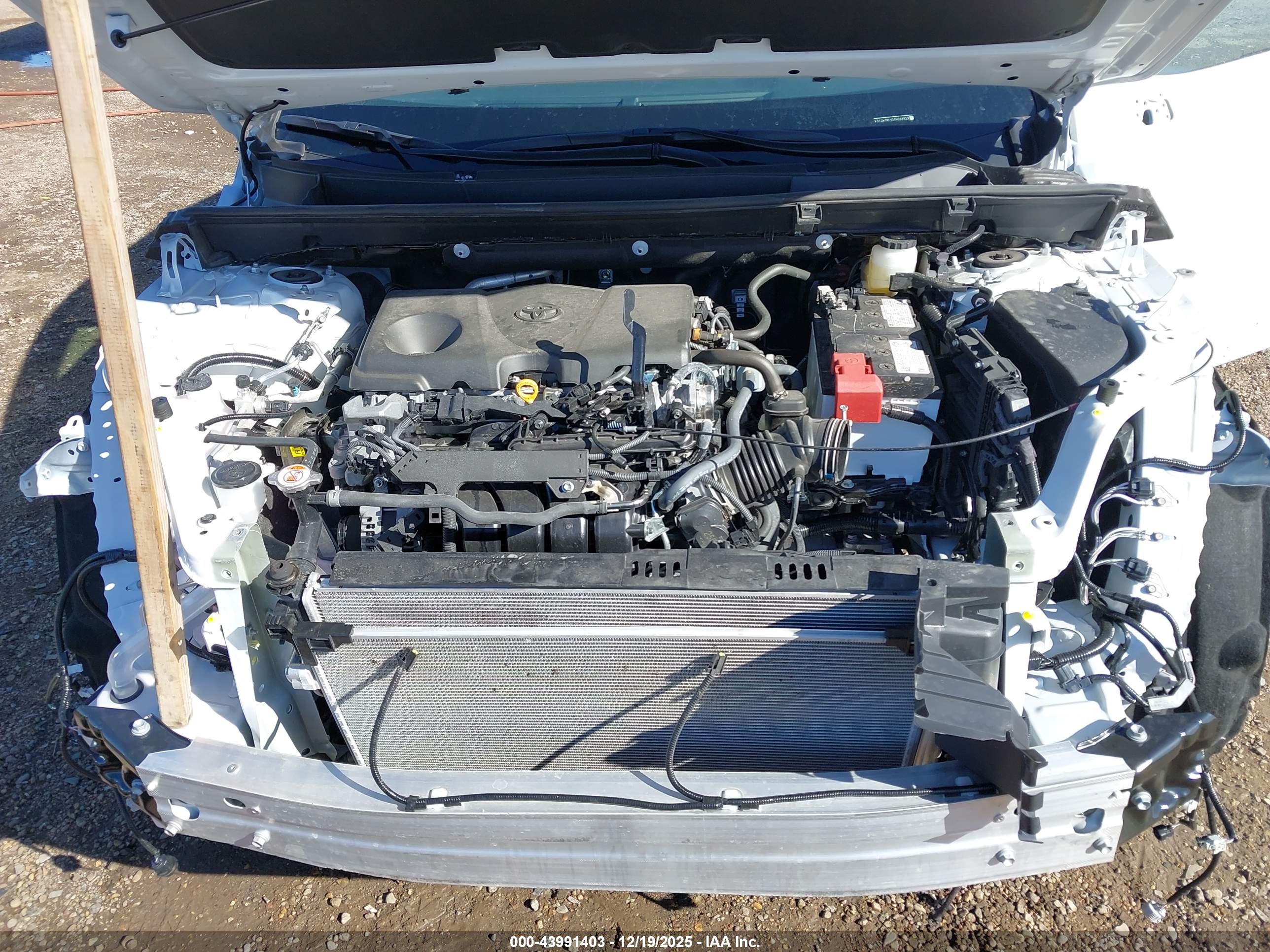 TOYOTA RAV4 image 10
