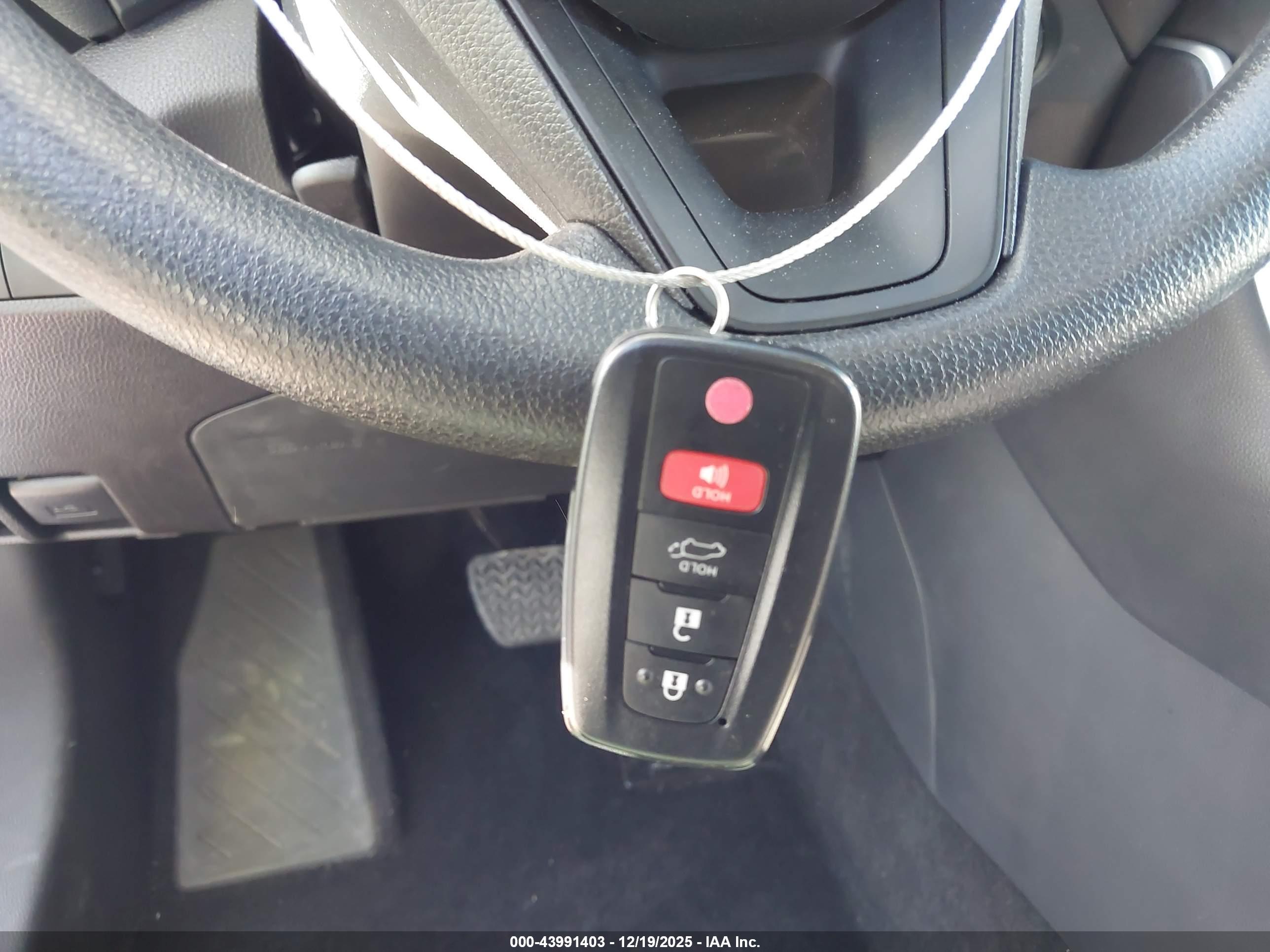 TOYOTA RAV4 image 11
