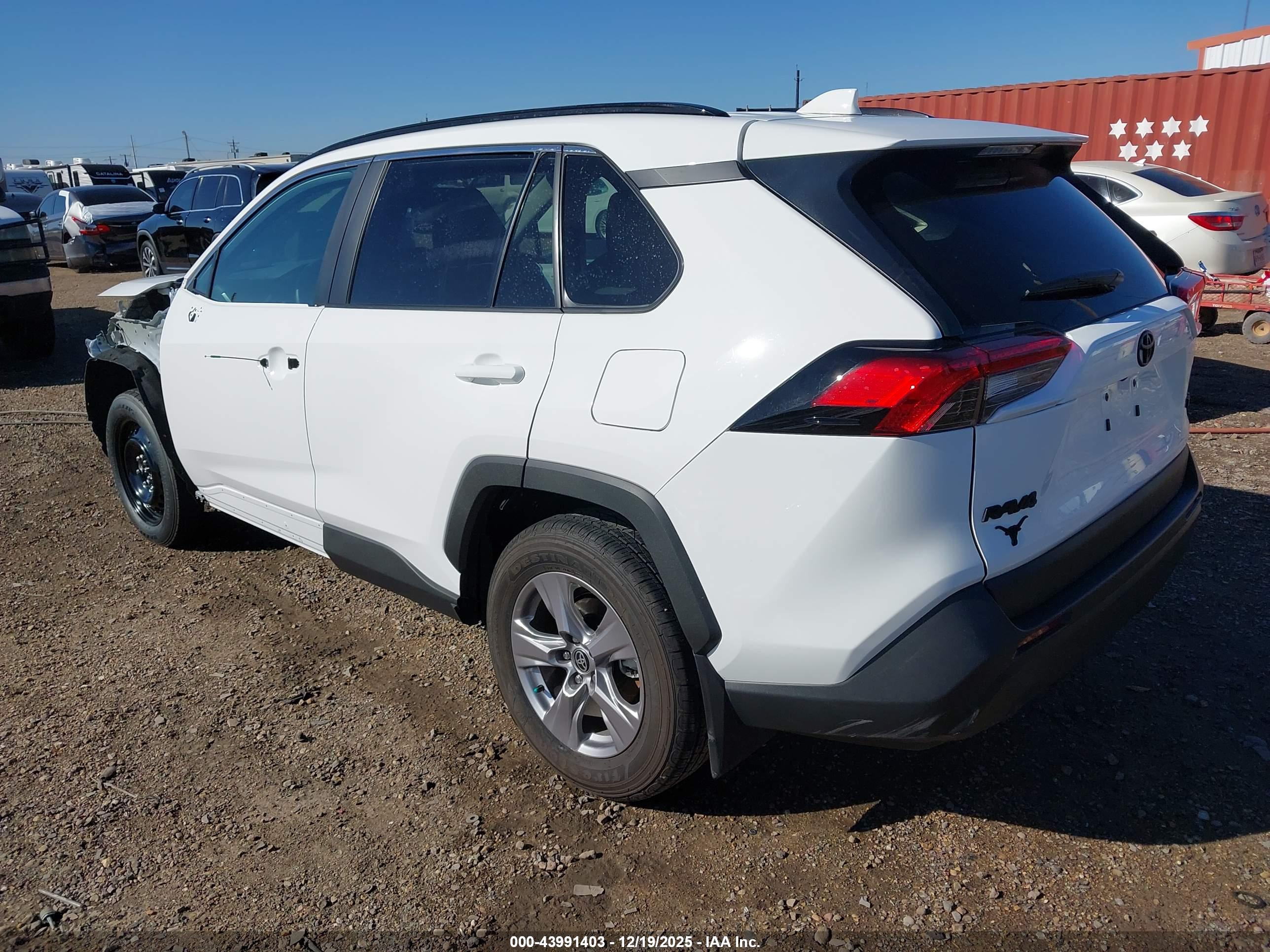 TOYOTA RAV4 image 3