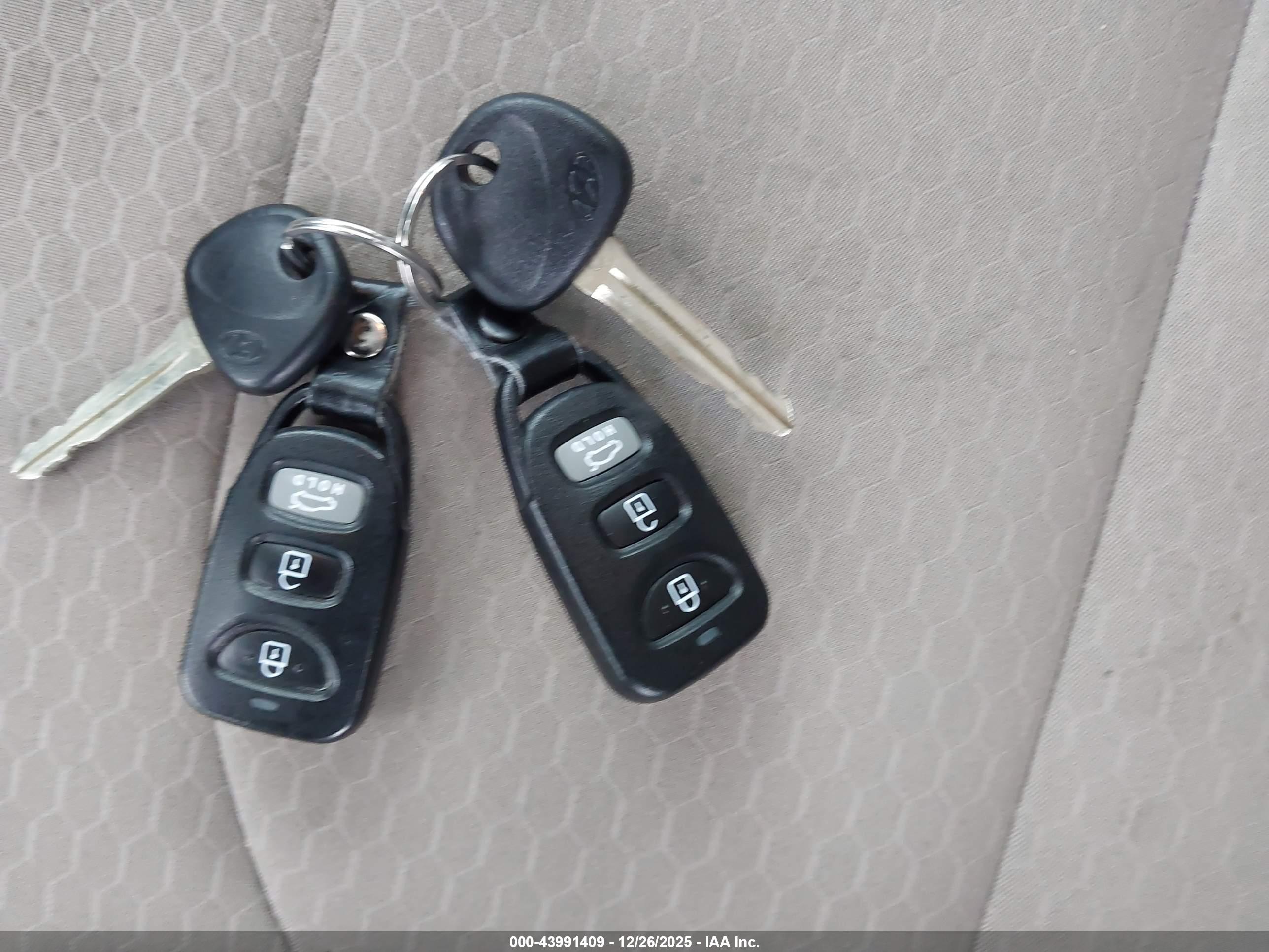 HYUNDAI ELANTRA image 11