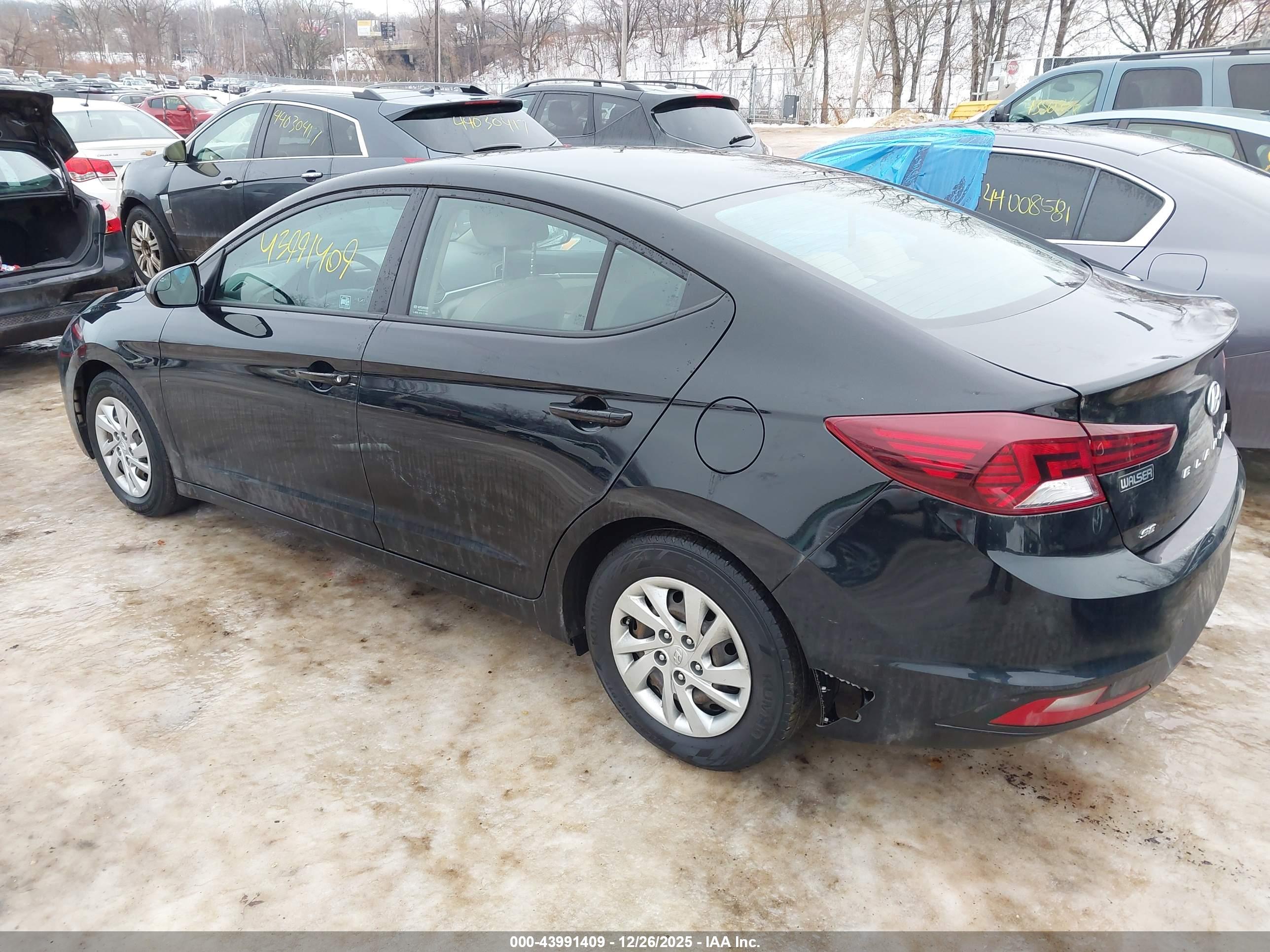 HYUNDAI ELANTRA image 3