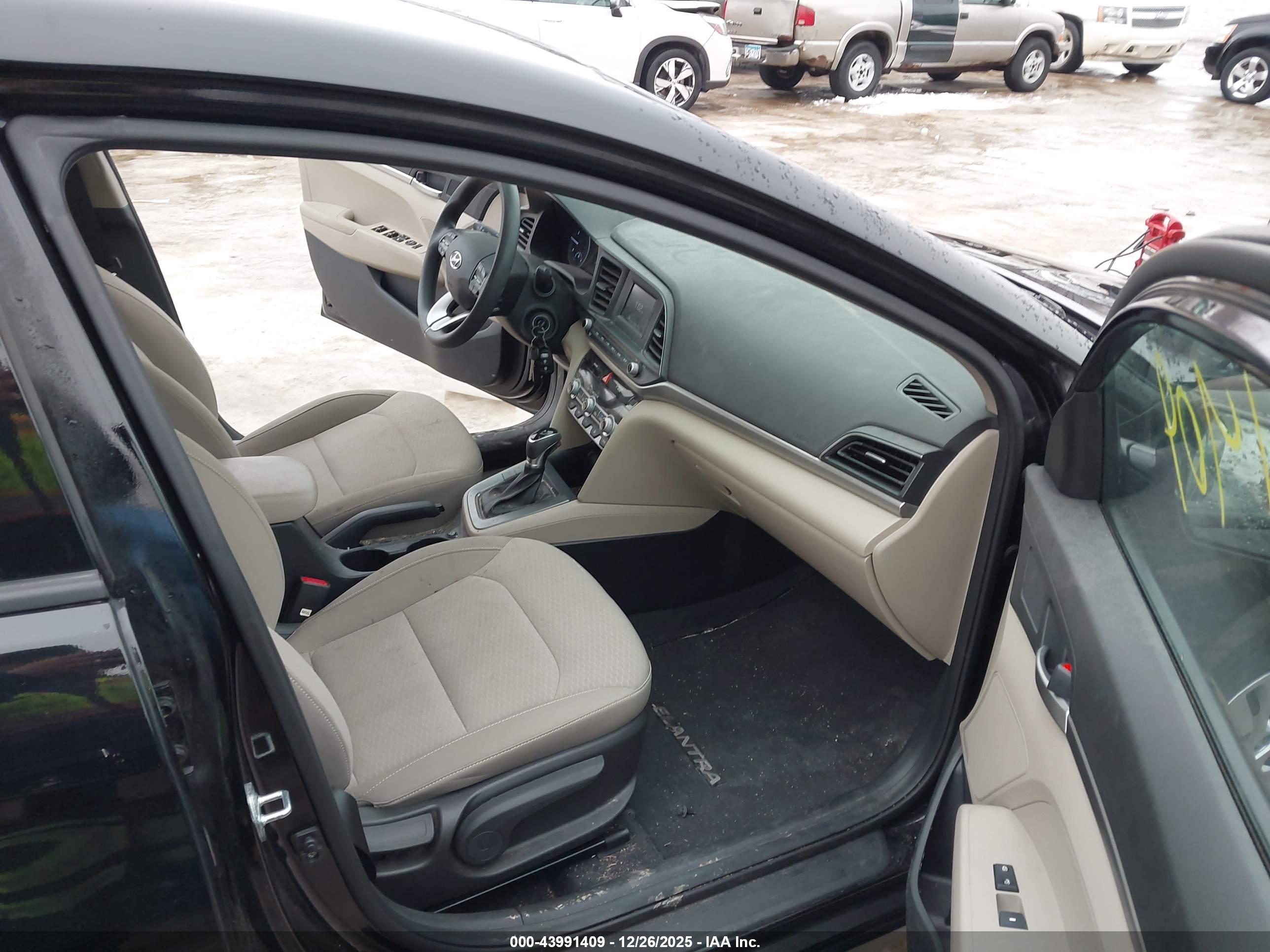 HYUNDAI ELANTRA image 5