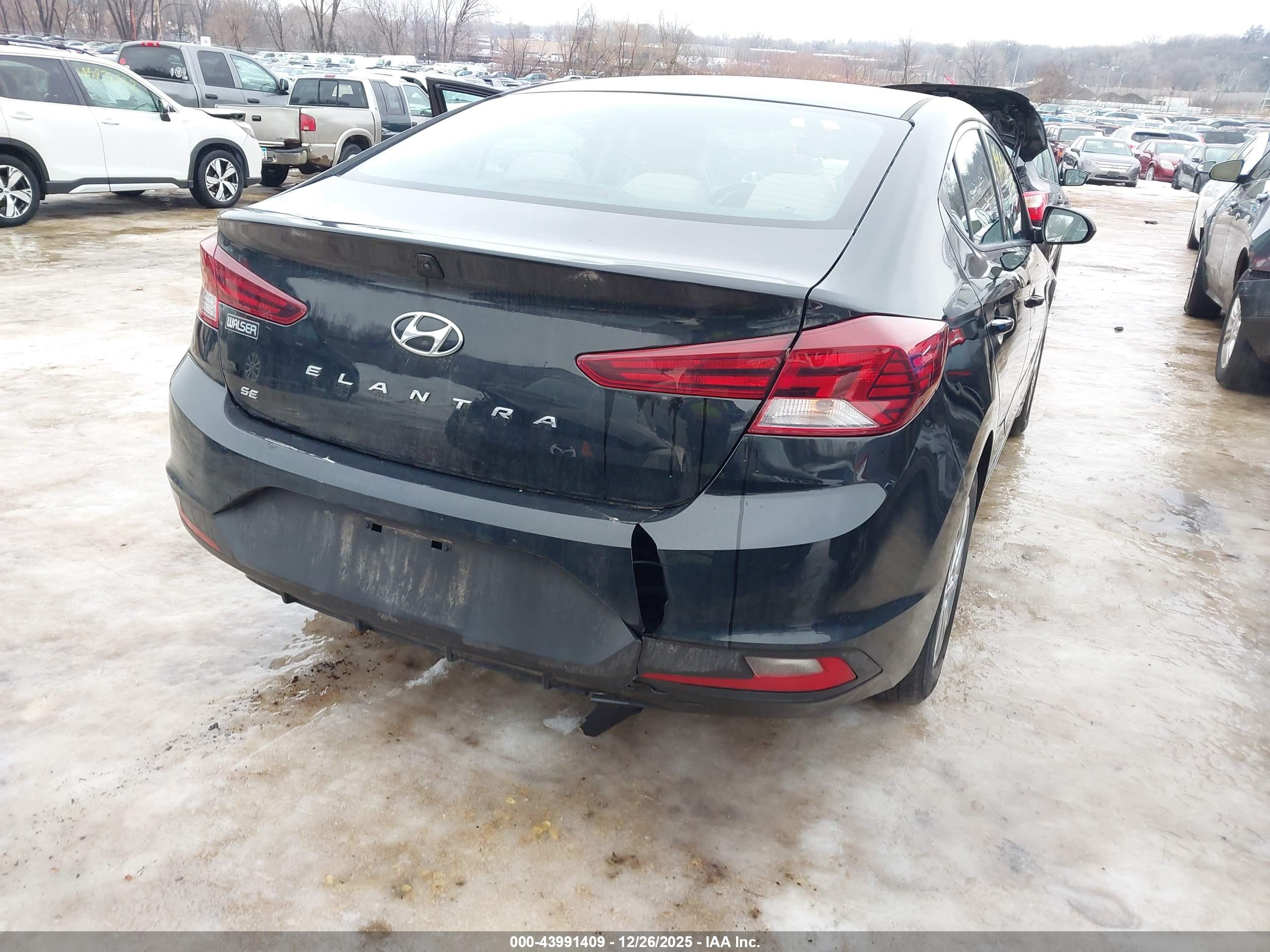 HYUNDAI ELANTRA image 6