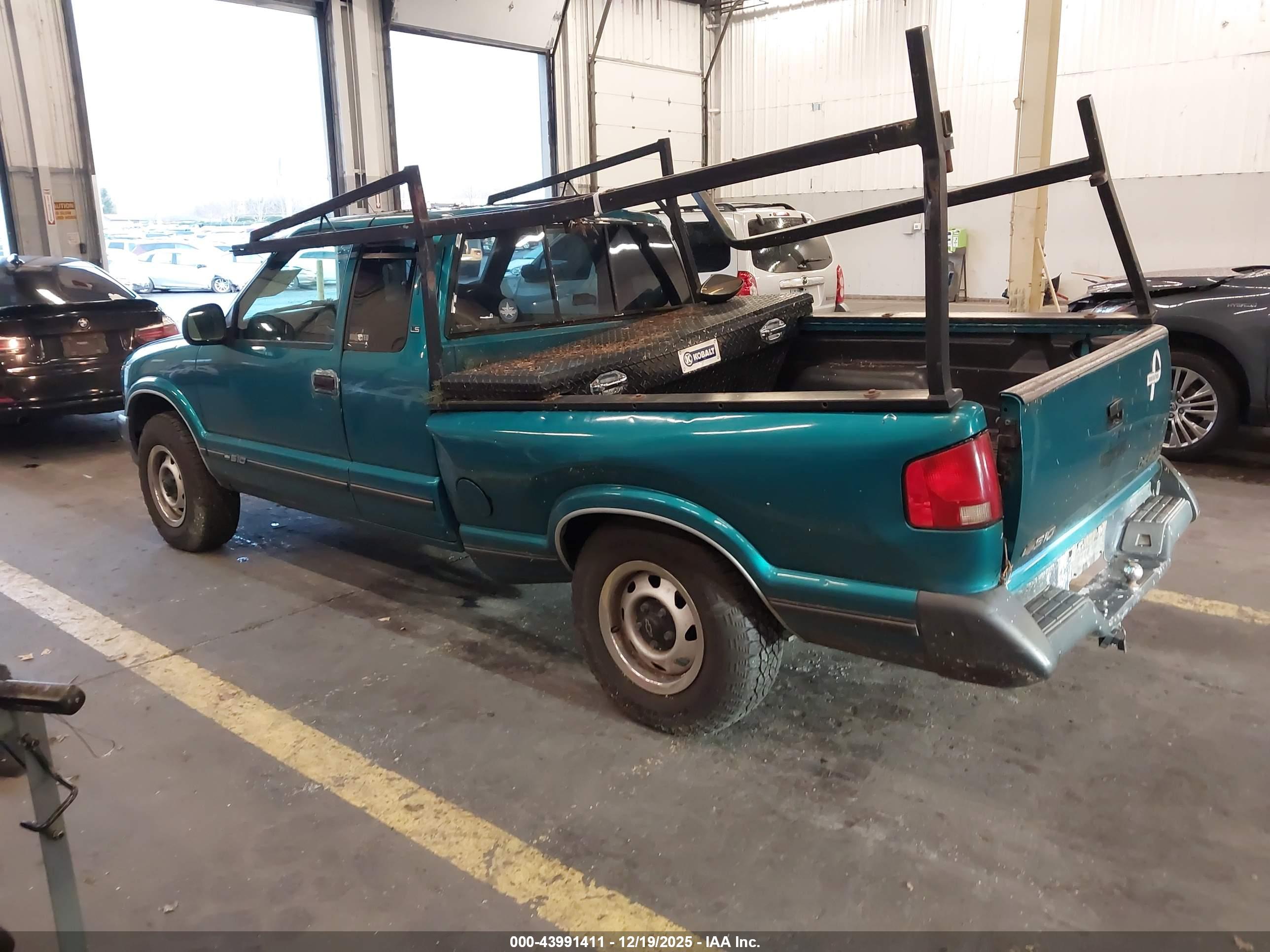 CHEVROLET S image 3