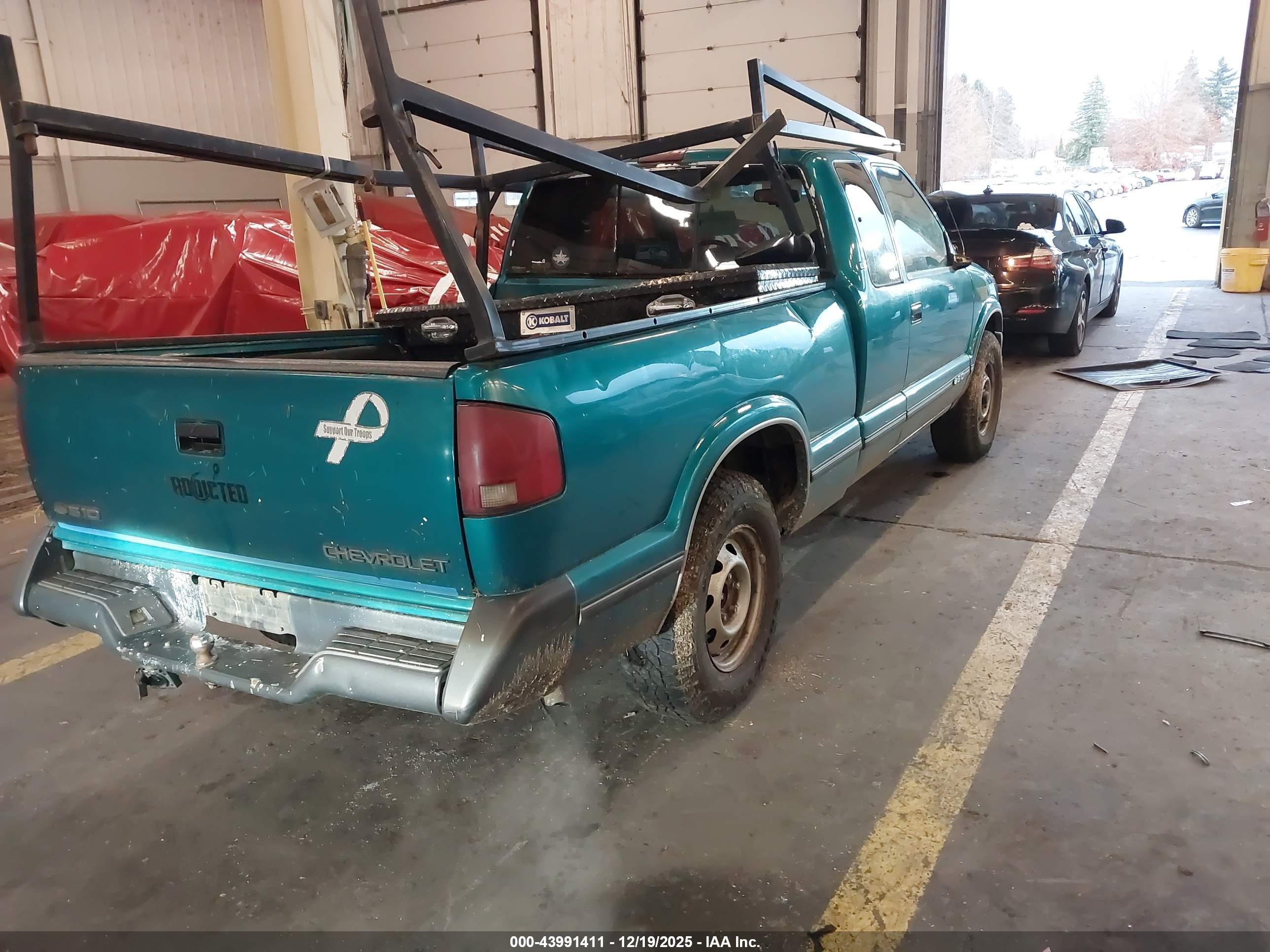 CHEVROLET S image 4