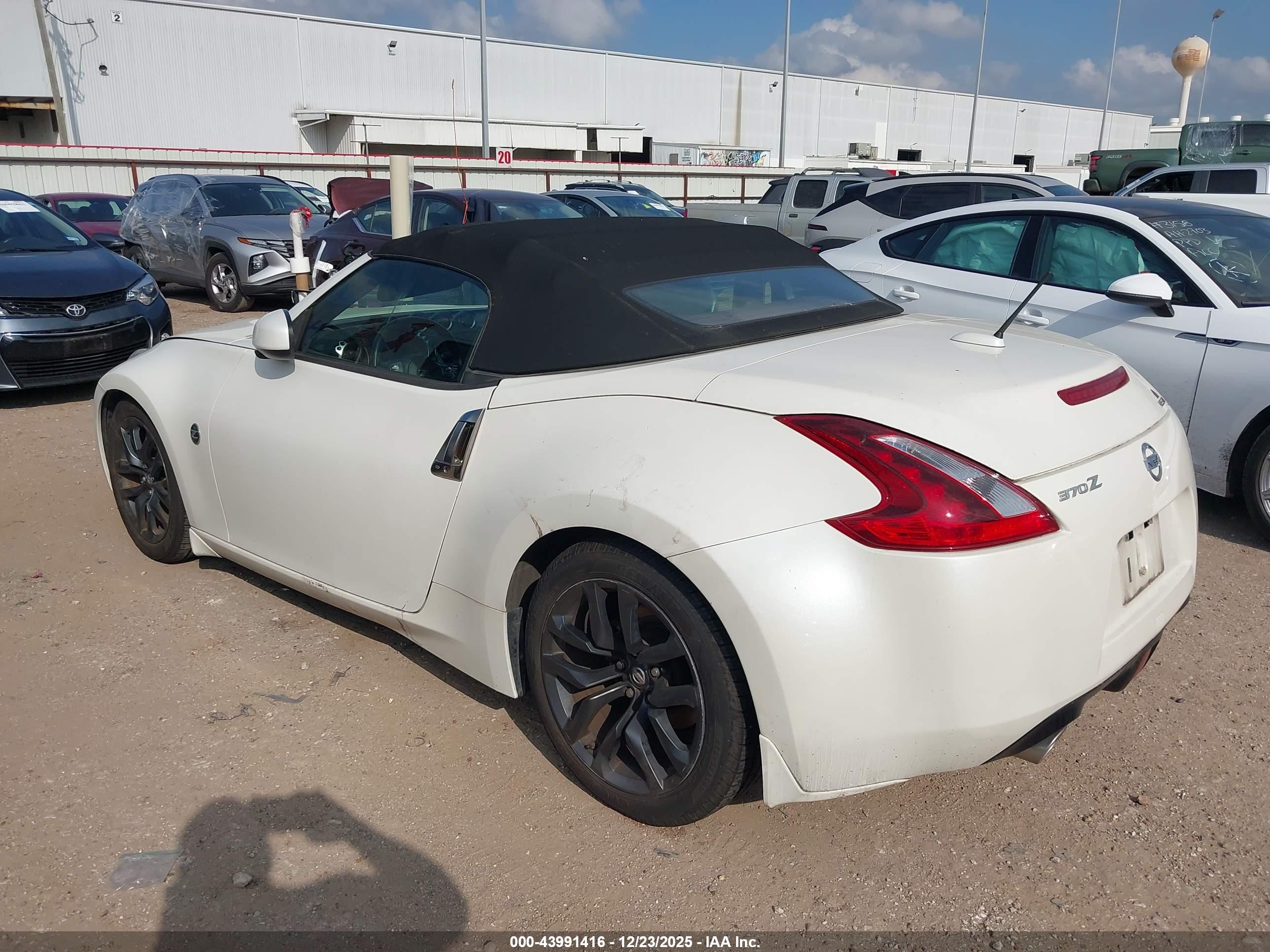 NISSAN 370Z image 3