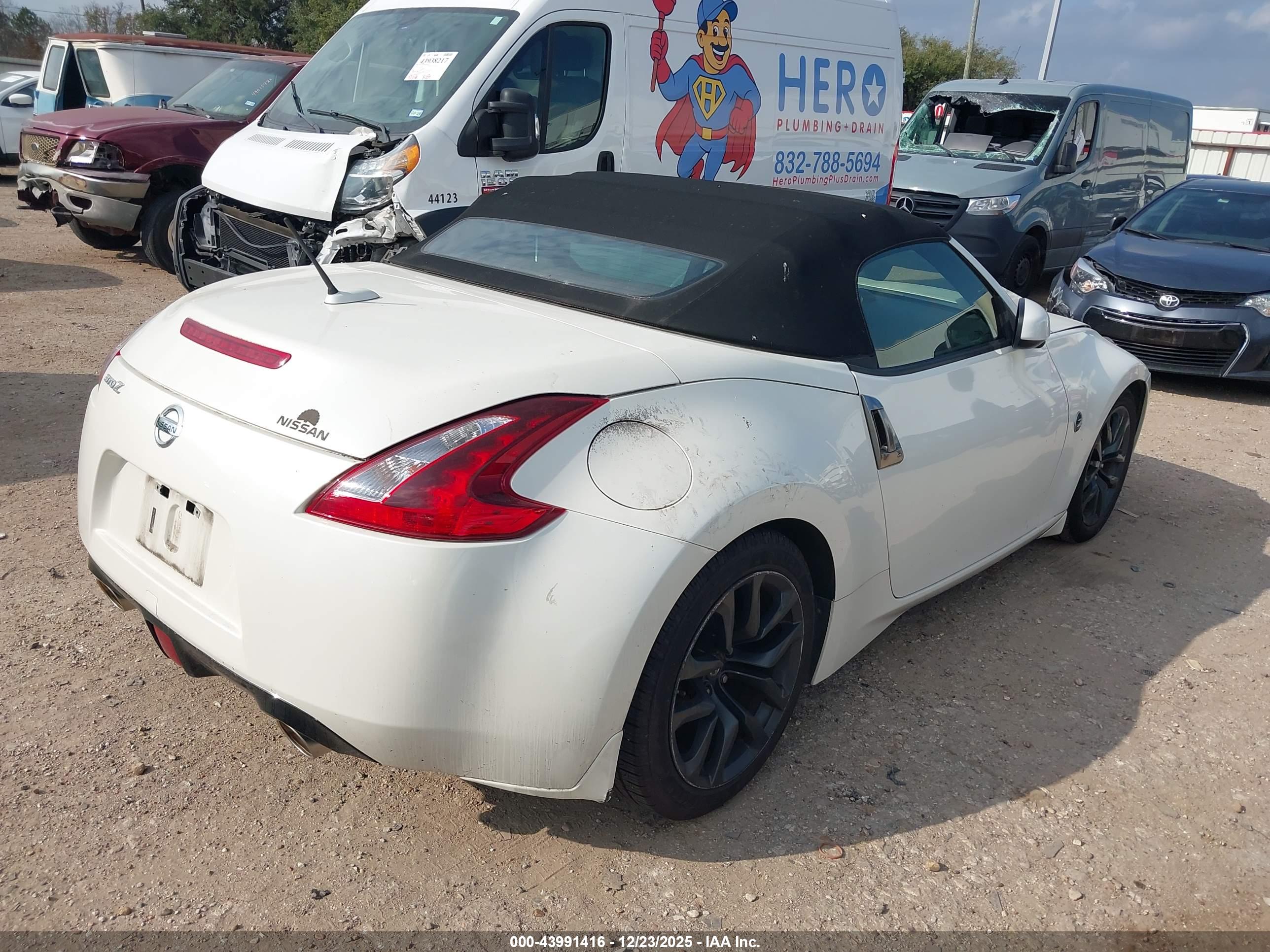 NISSAN 370Z image 4
