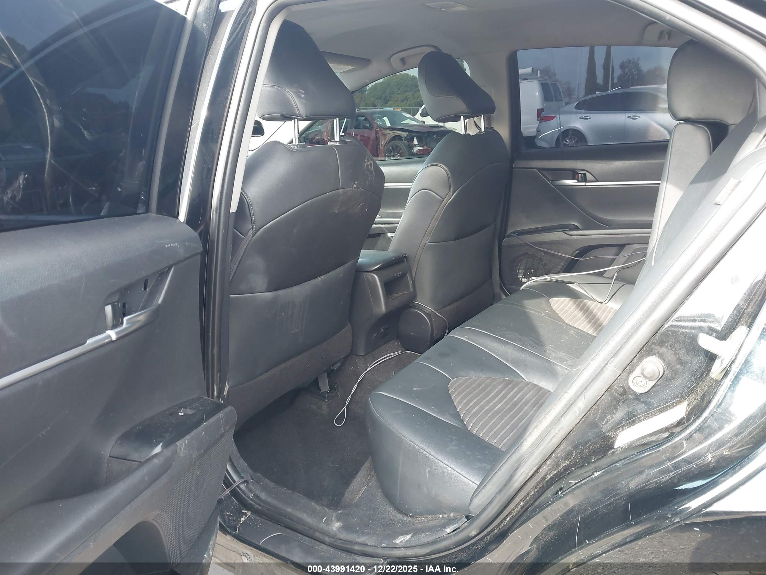 TOYOTA CAMRY image 8