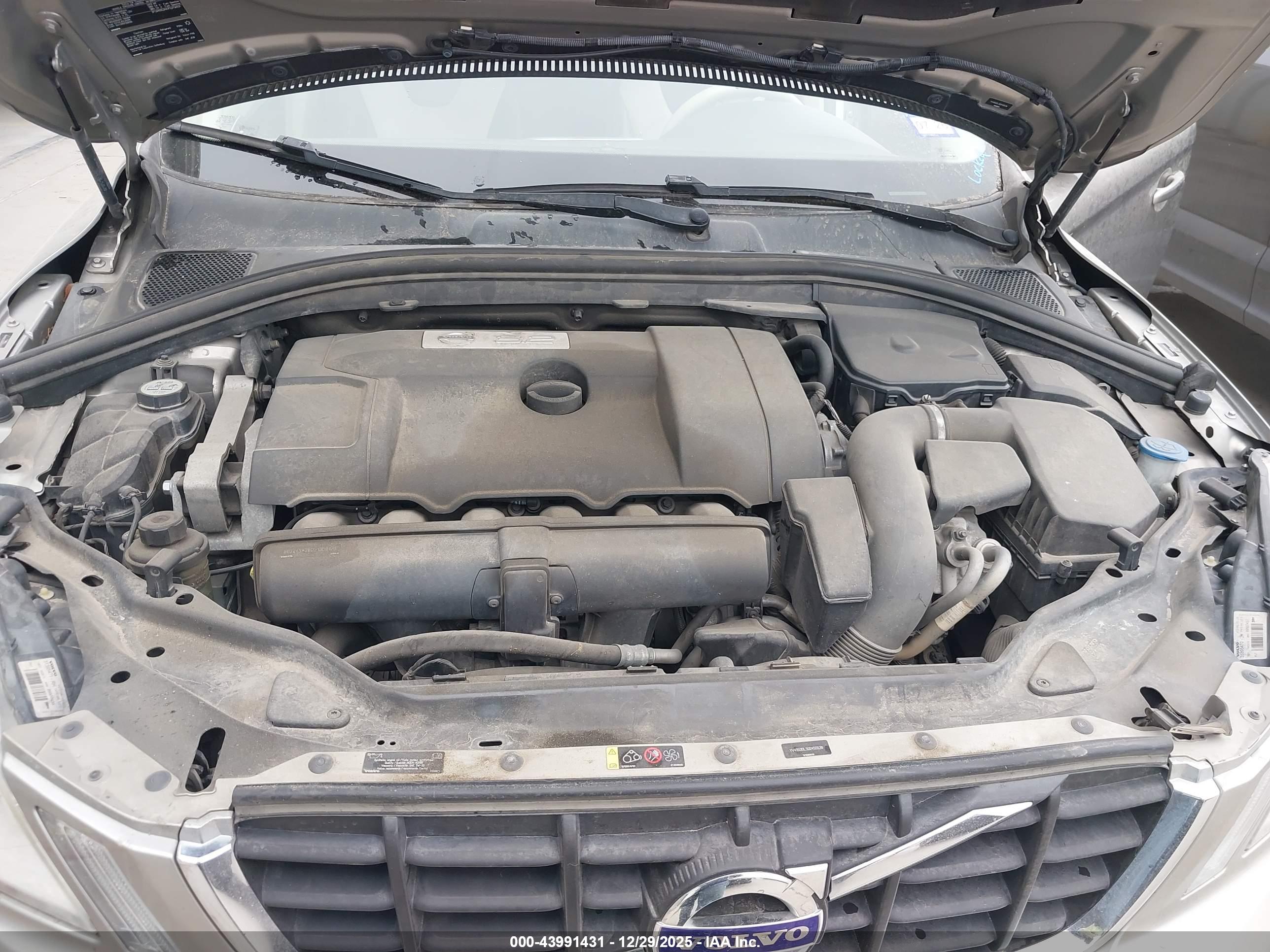 VOLVO XC60 image 10