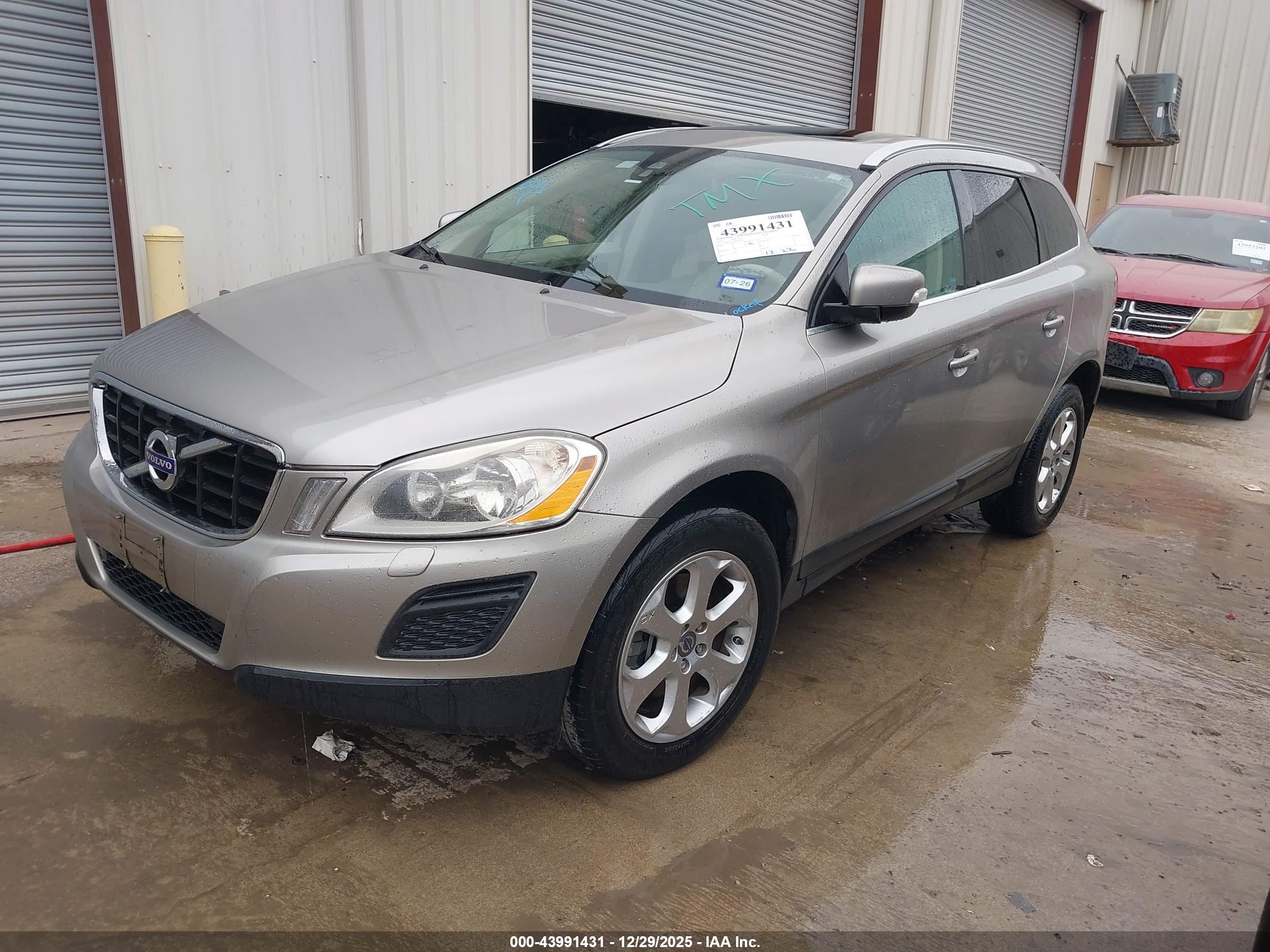 VOLVO XC60 image 2