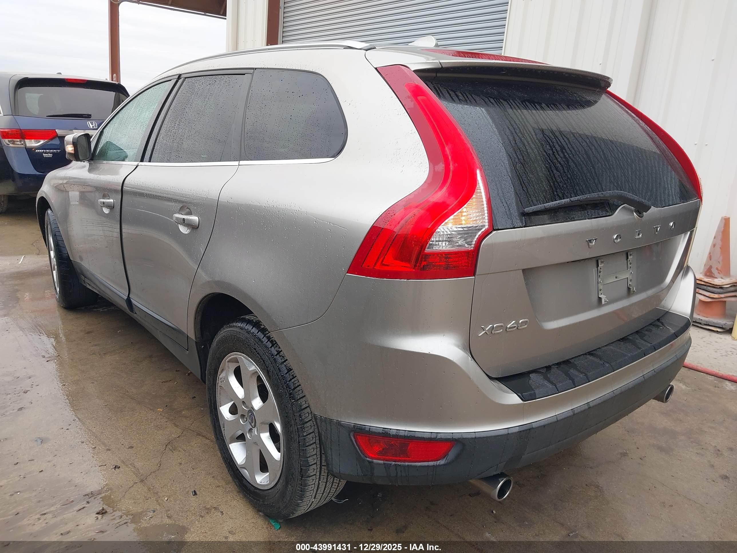 VOLVO XC60 image 3