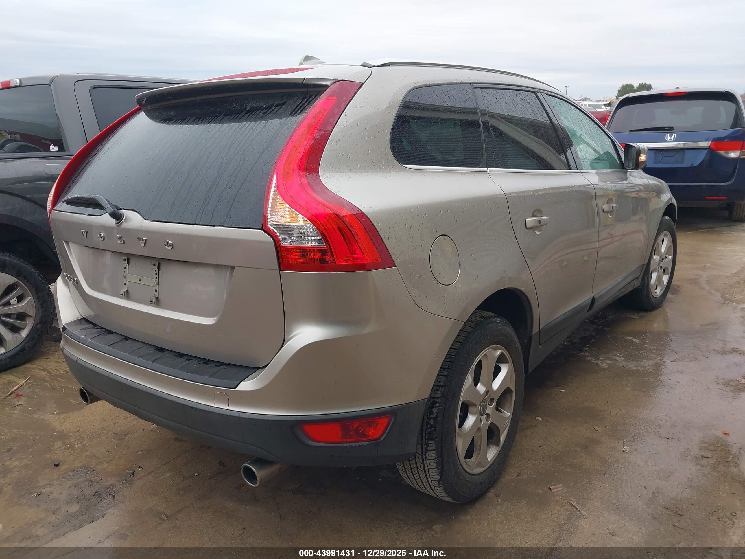 VOLVO XC60 image 4