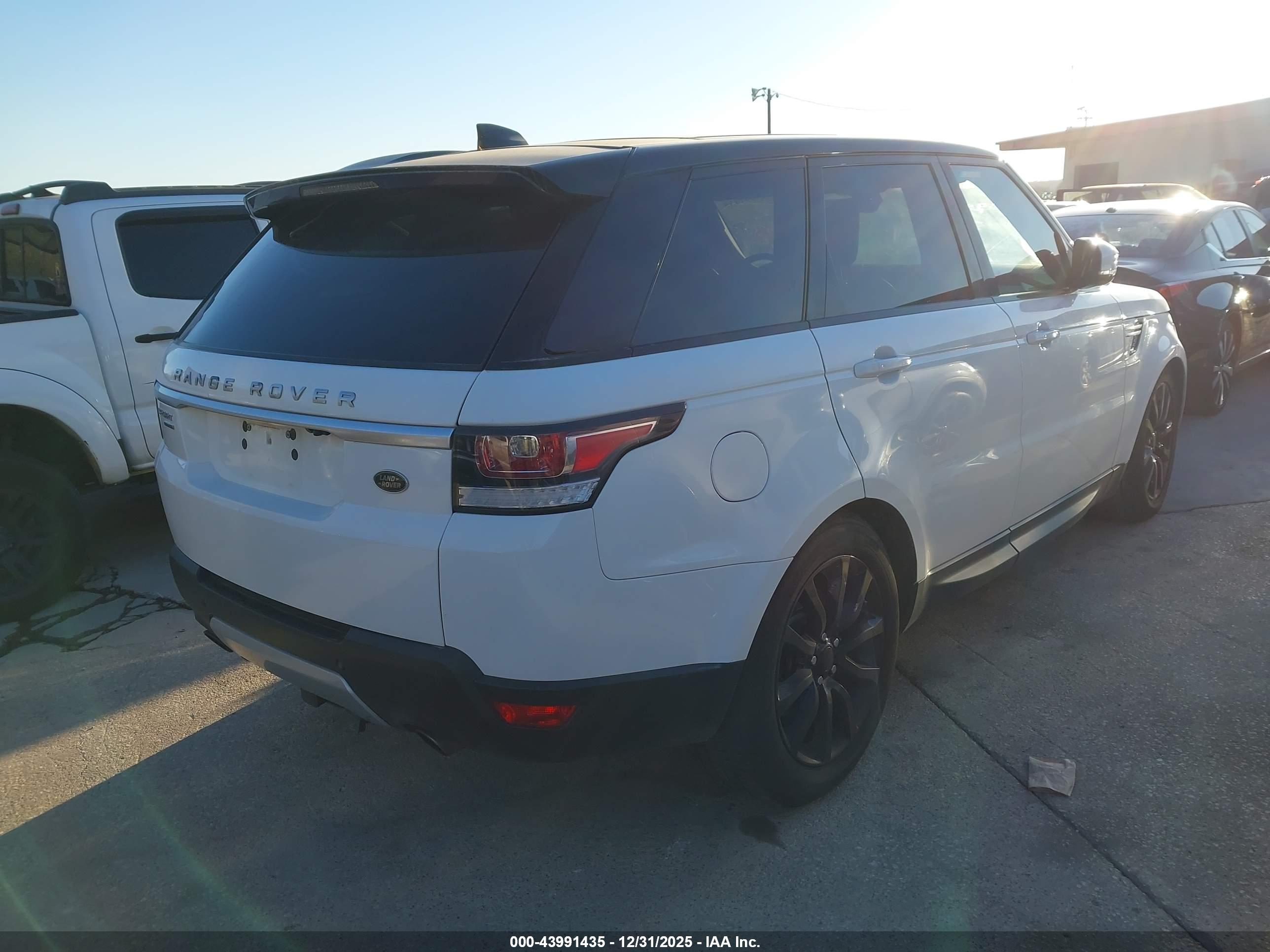 LAND ROVER image 4