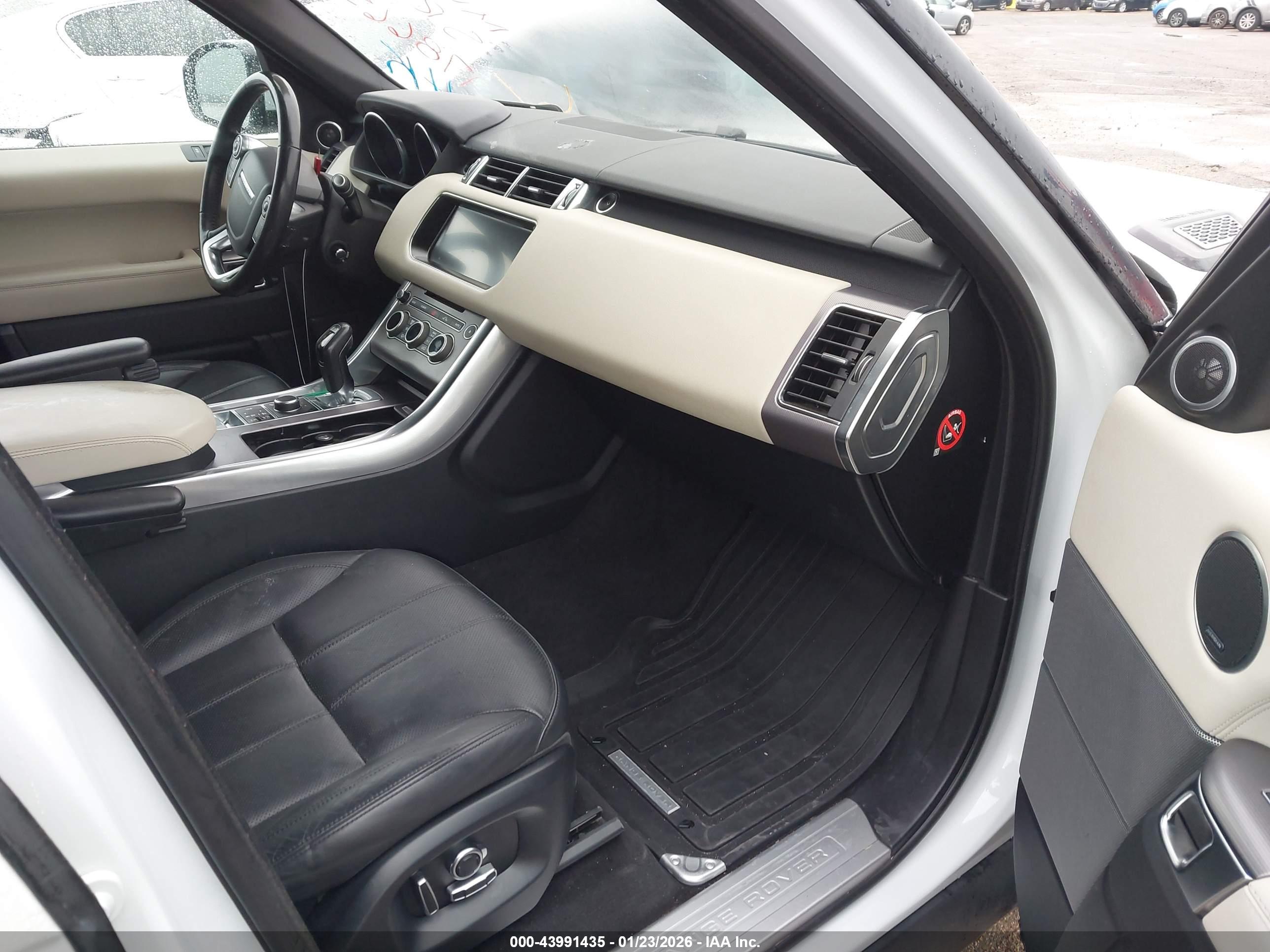 LAND ROVER image 5
