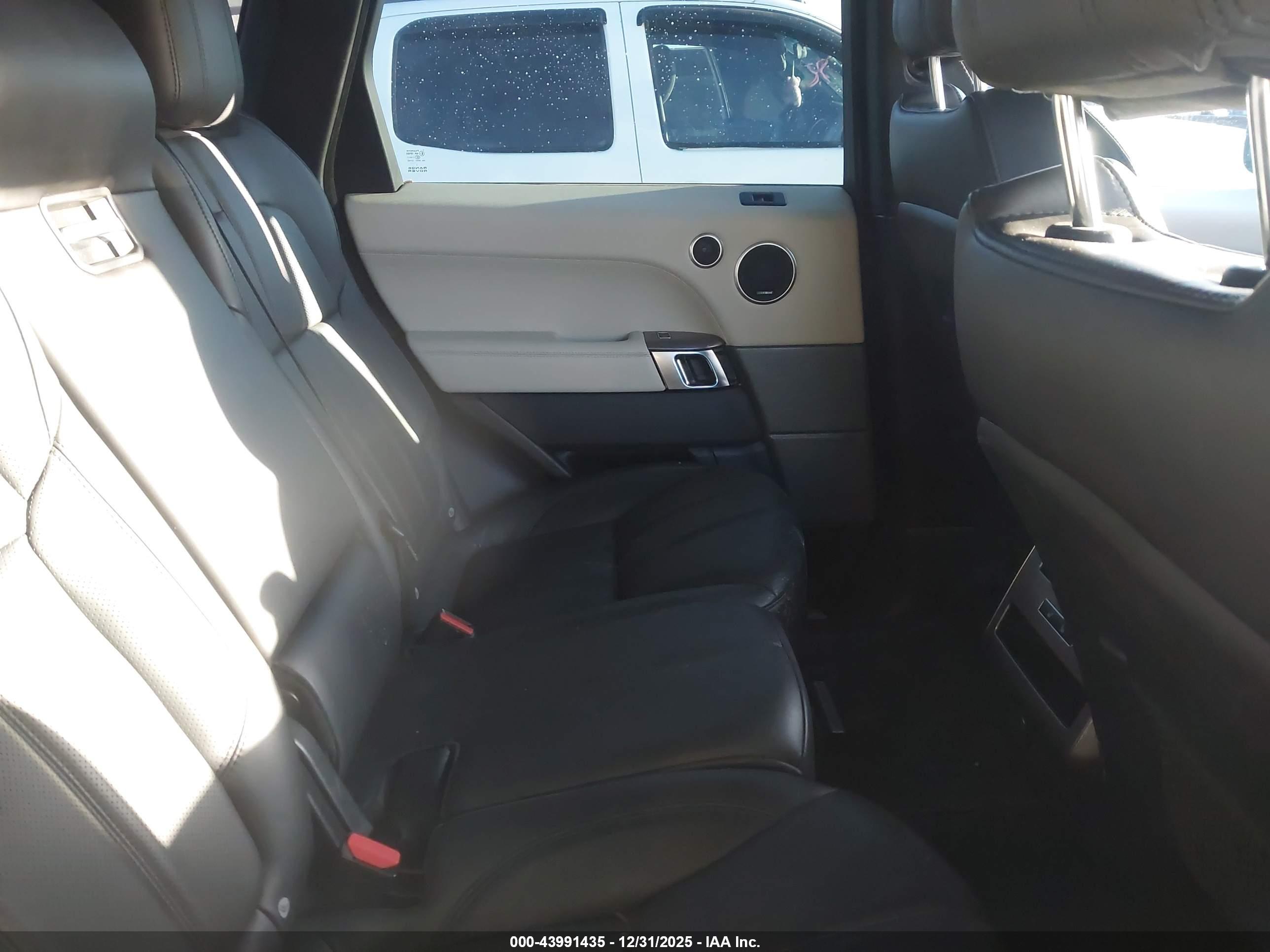 LAND ROVER image 8