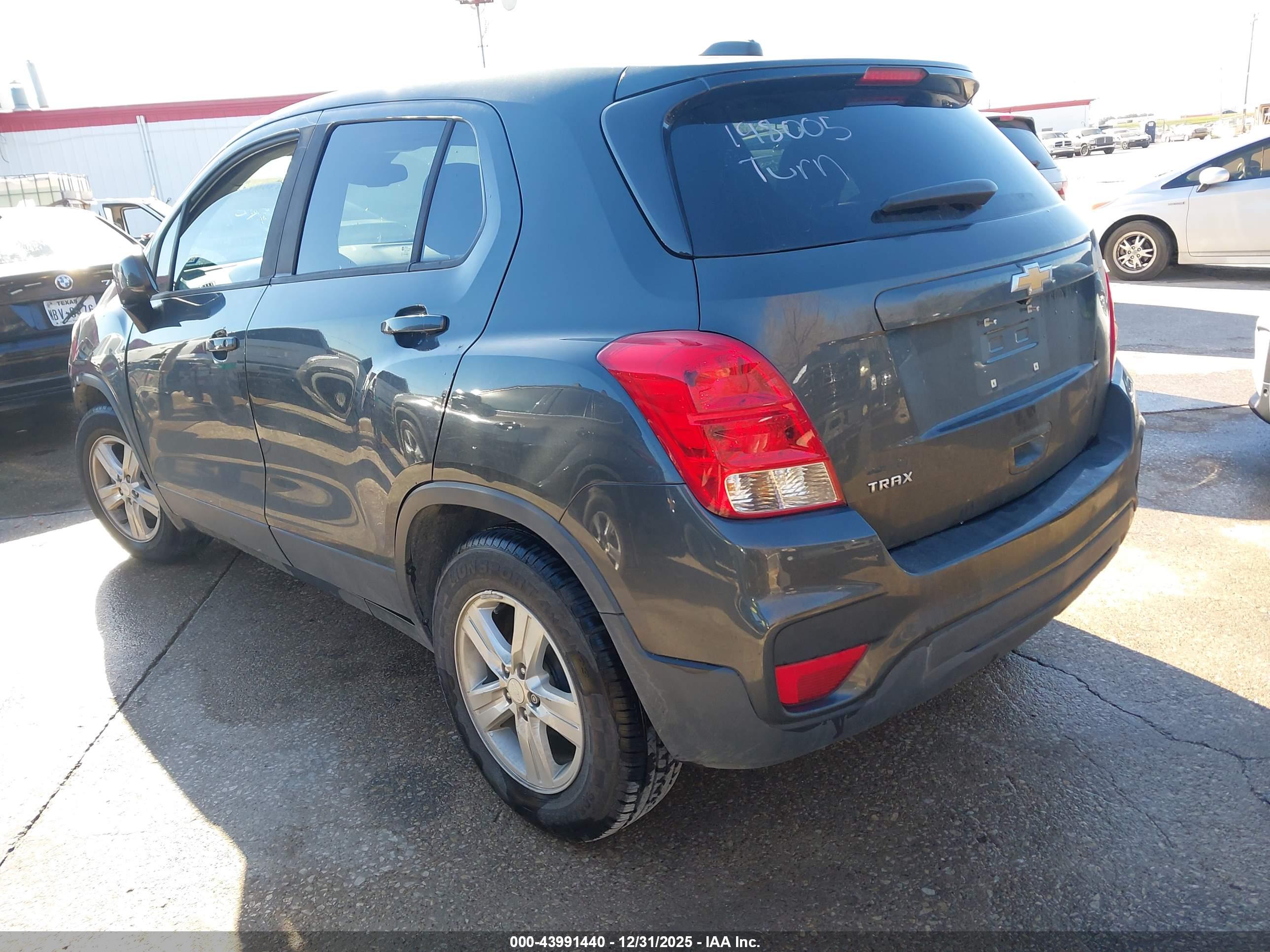 CHEVROLET TRAX image 3