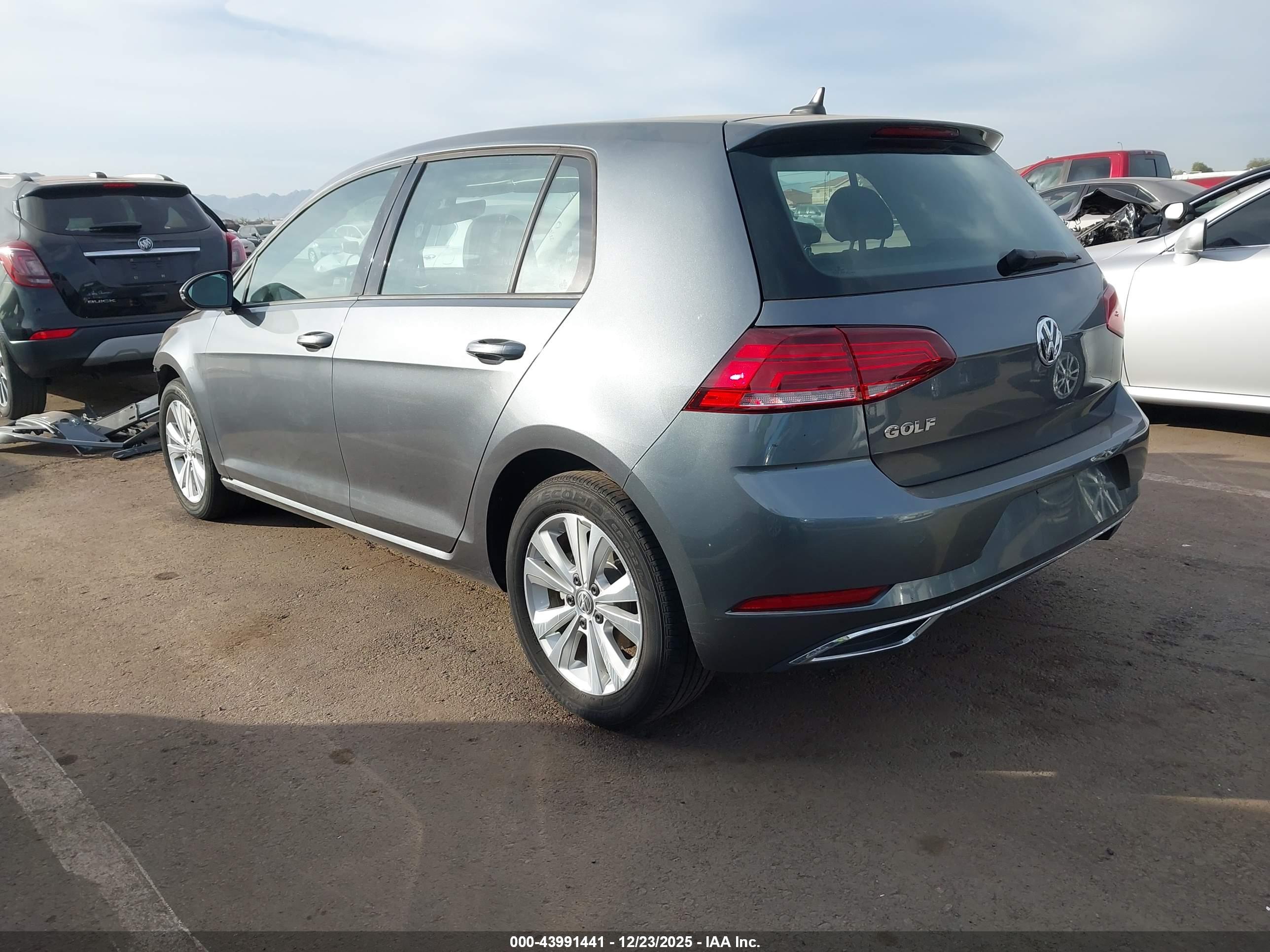 VOLKSWAGEN GOLF image 3