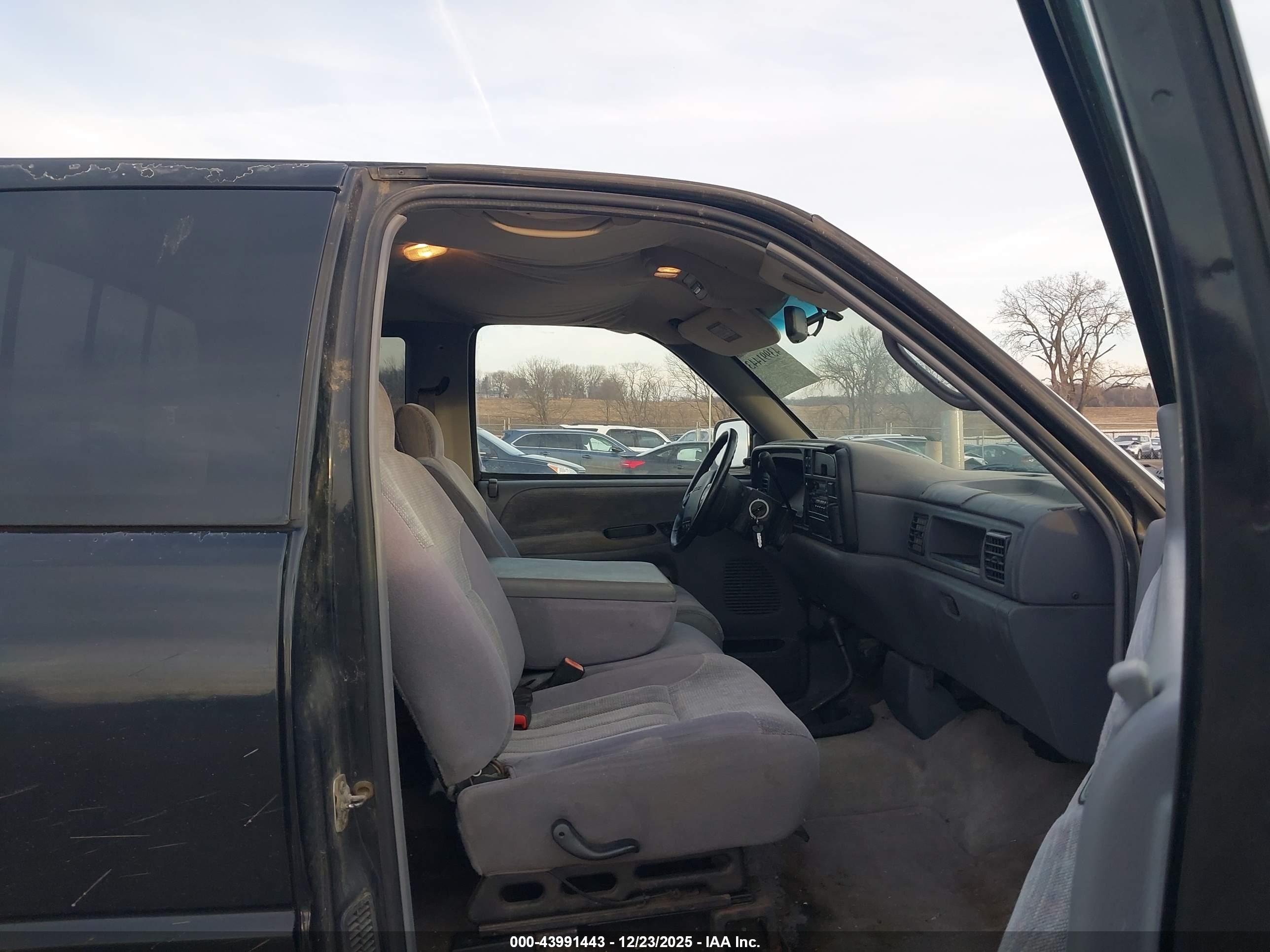 DODGE RAM image 5