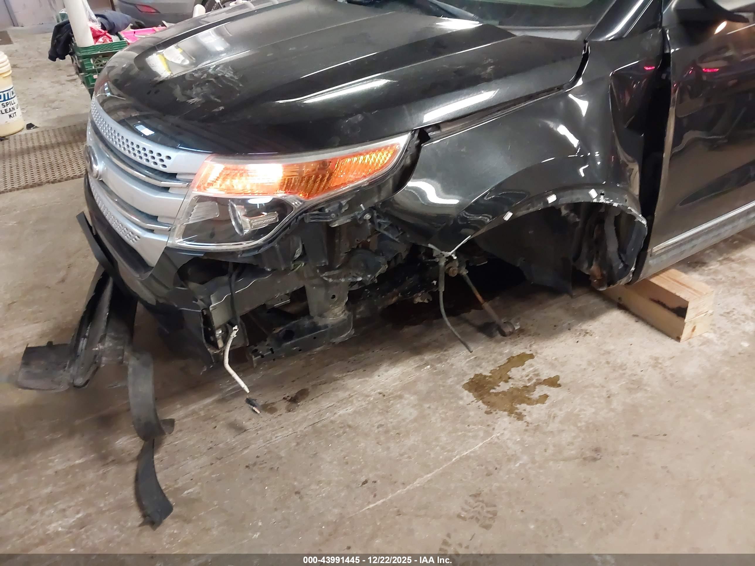 FORD EXPLORER image 6