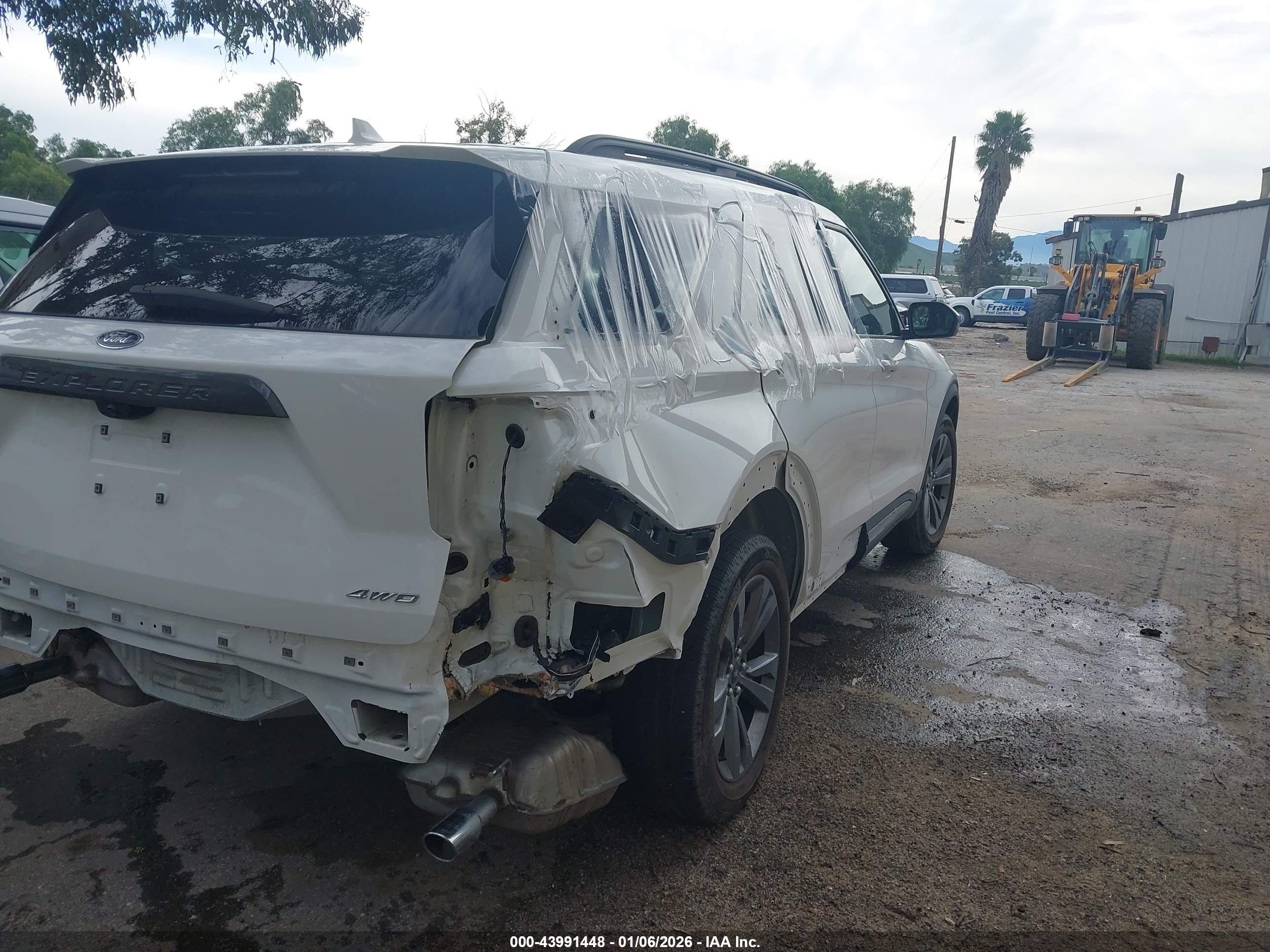 FORD EXPLORER image 4